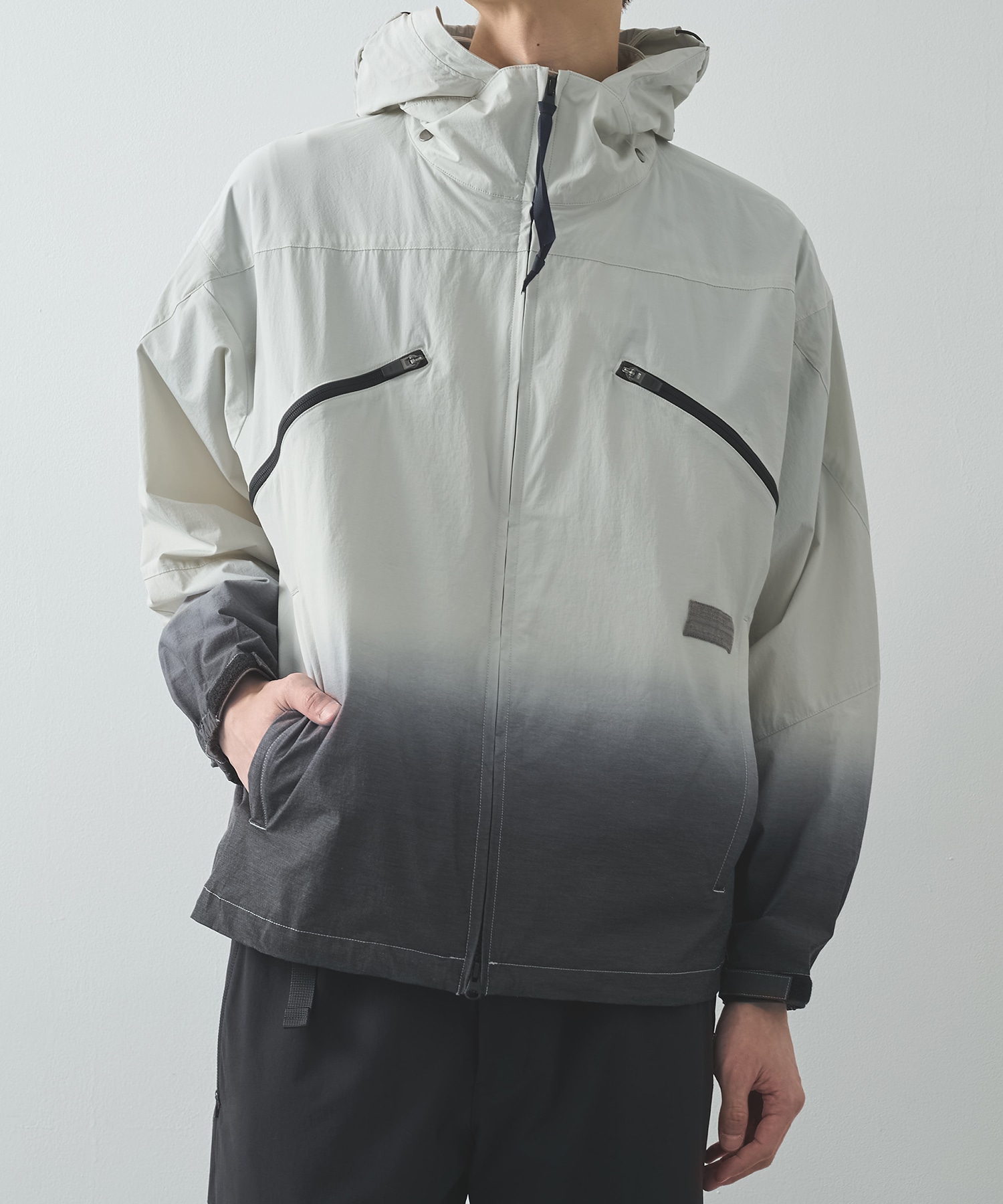 THE BREATHABLE HOODED GRADIENT GARMENT DYEING JACKET