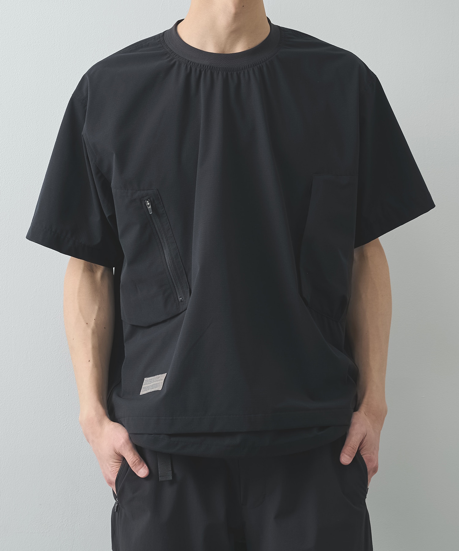 THE DEFORMED S/S PULLOVER WITH UTILITY POCKETS