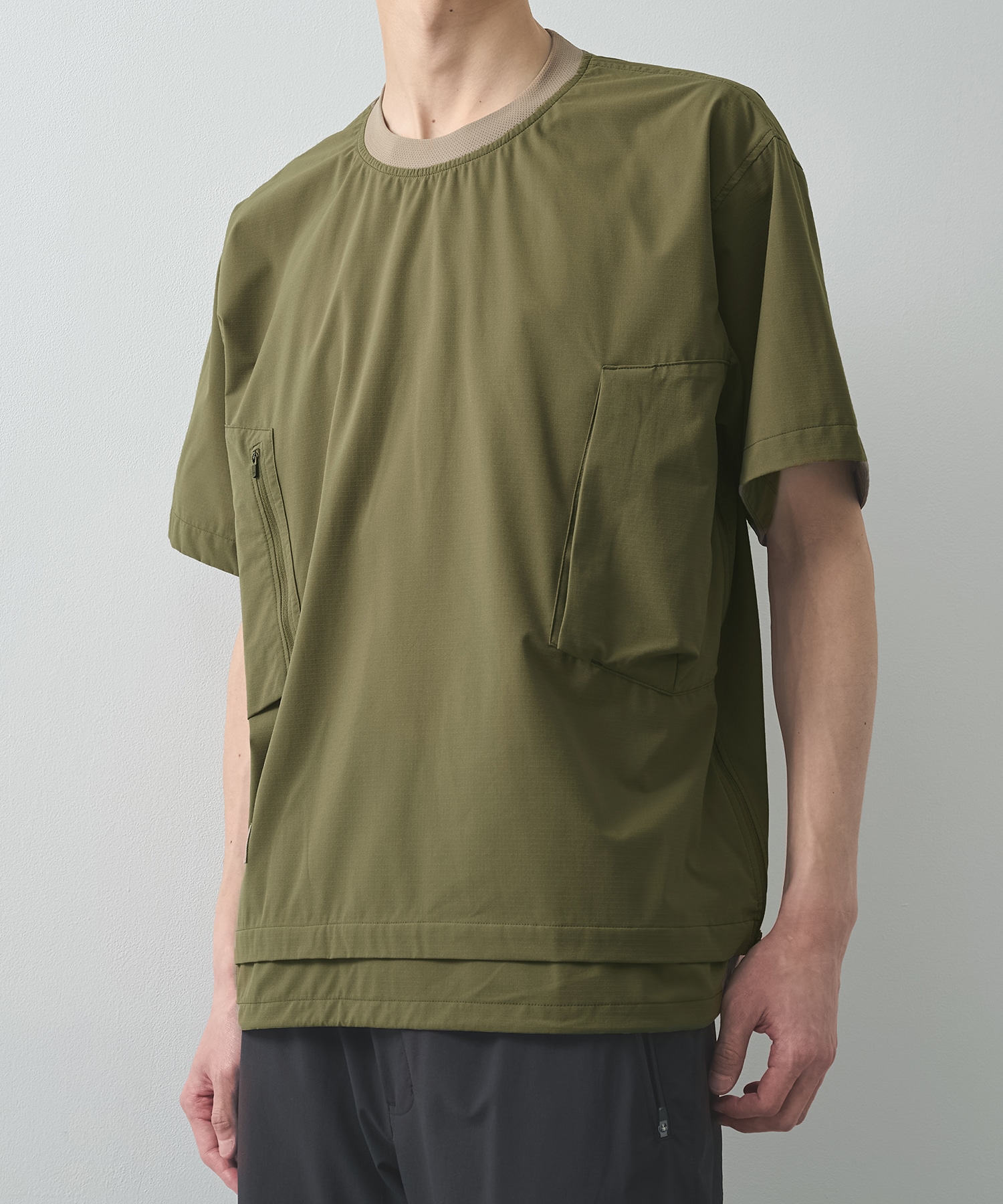 THE DEFORMED S/S PULLOVER WITH UTILITY POCKETS