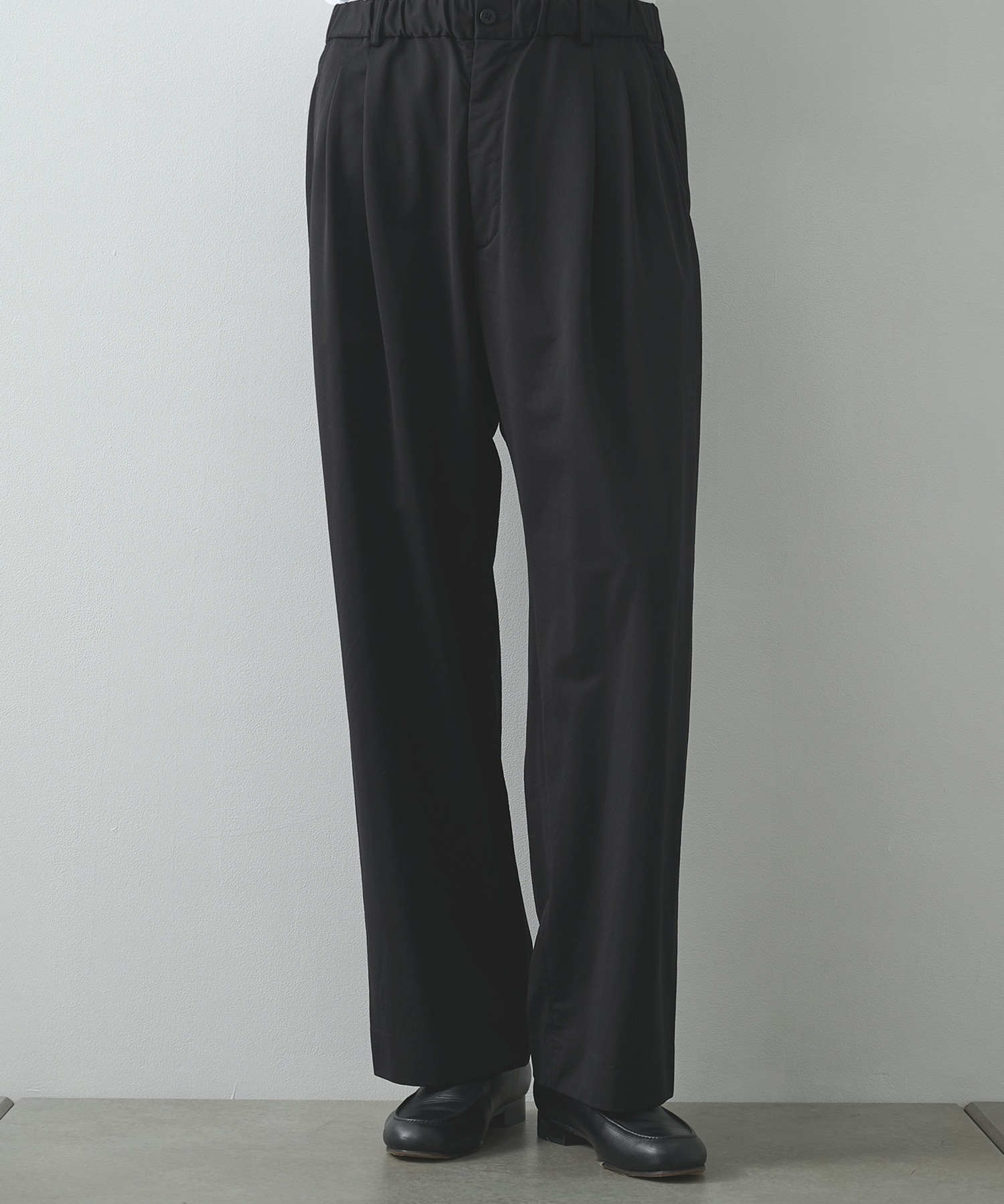 36G Nylon Tuck Easy Pants
