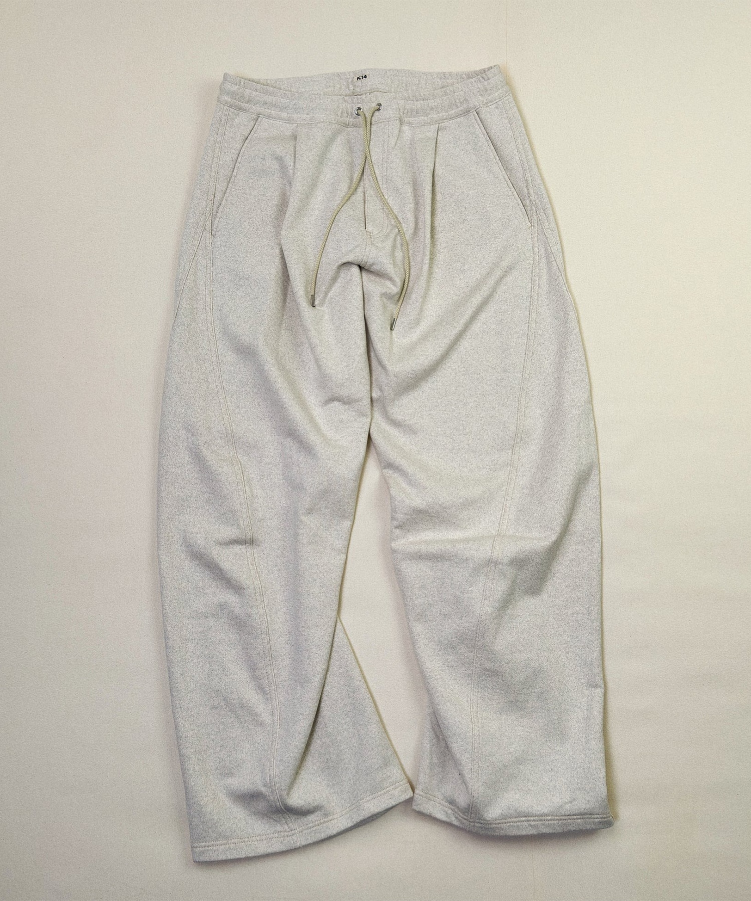 3D cutting sweat pants