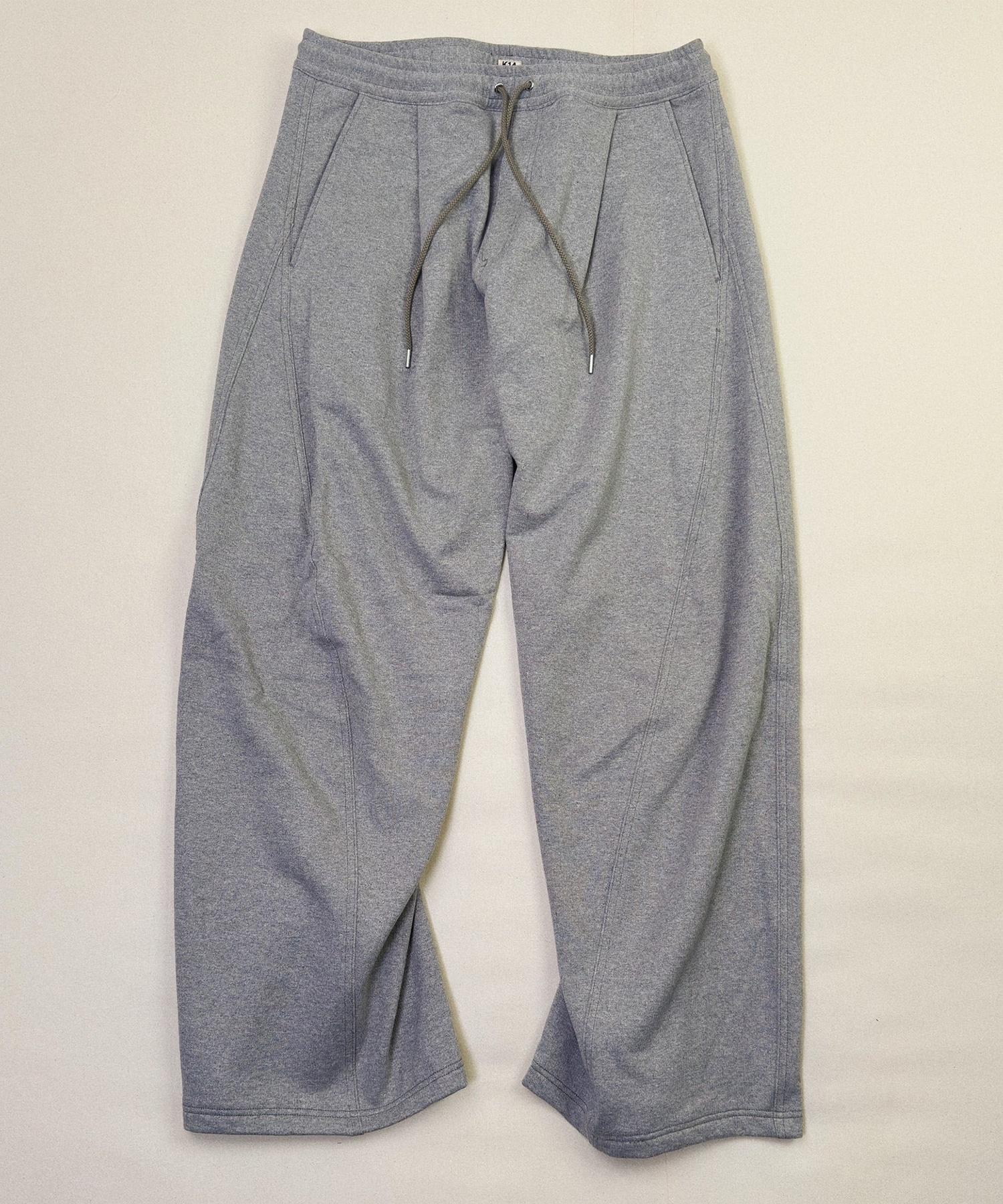 3D cutting sweat pants