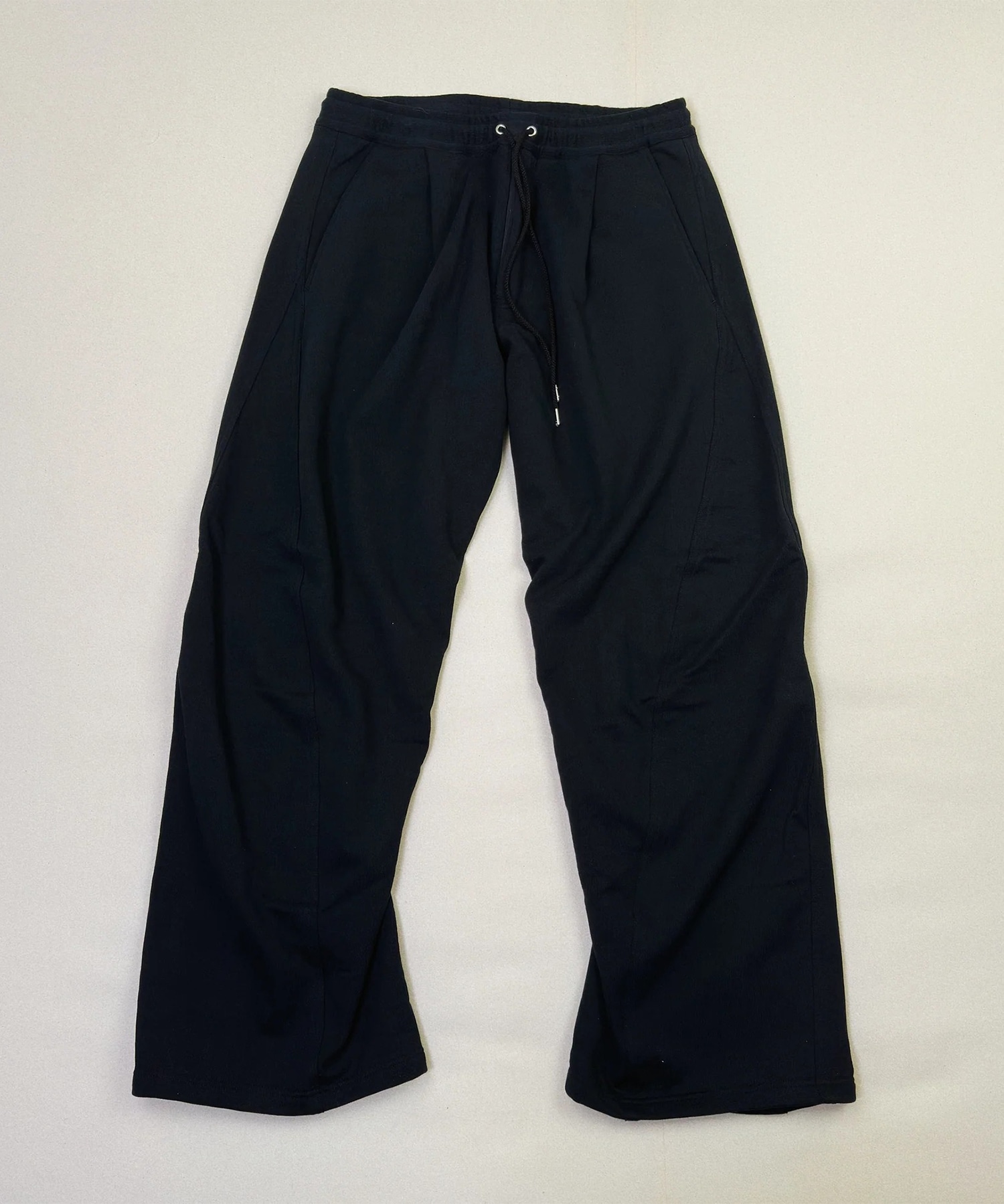 3D cutting sweat pants