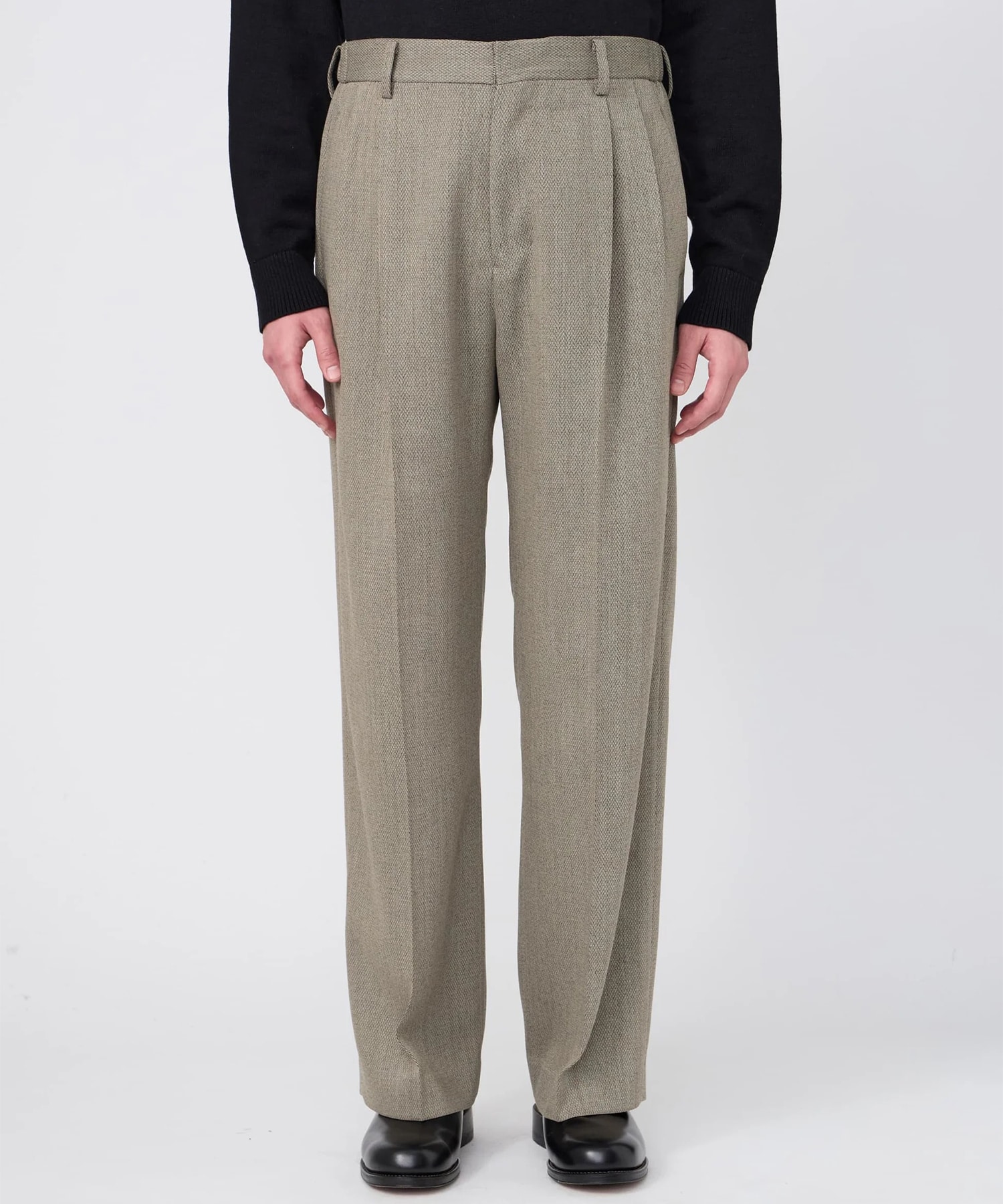 TWO-TUCKS WIDE TROUSERS