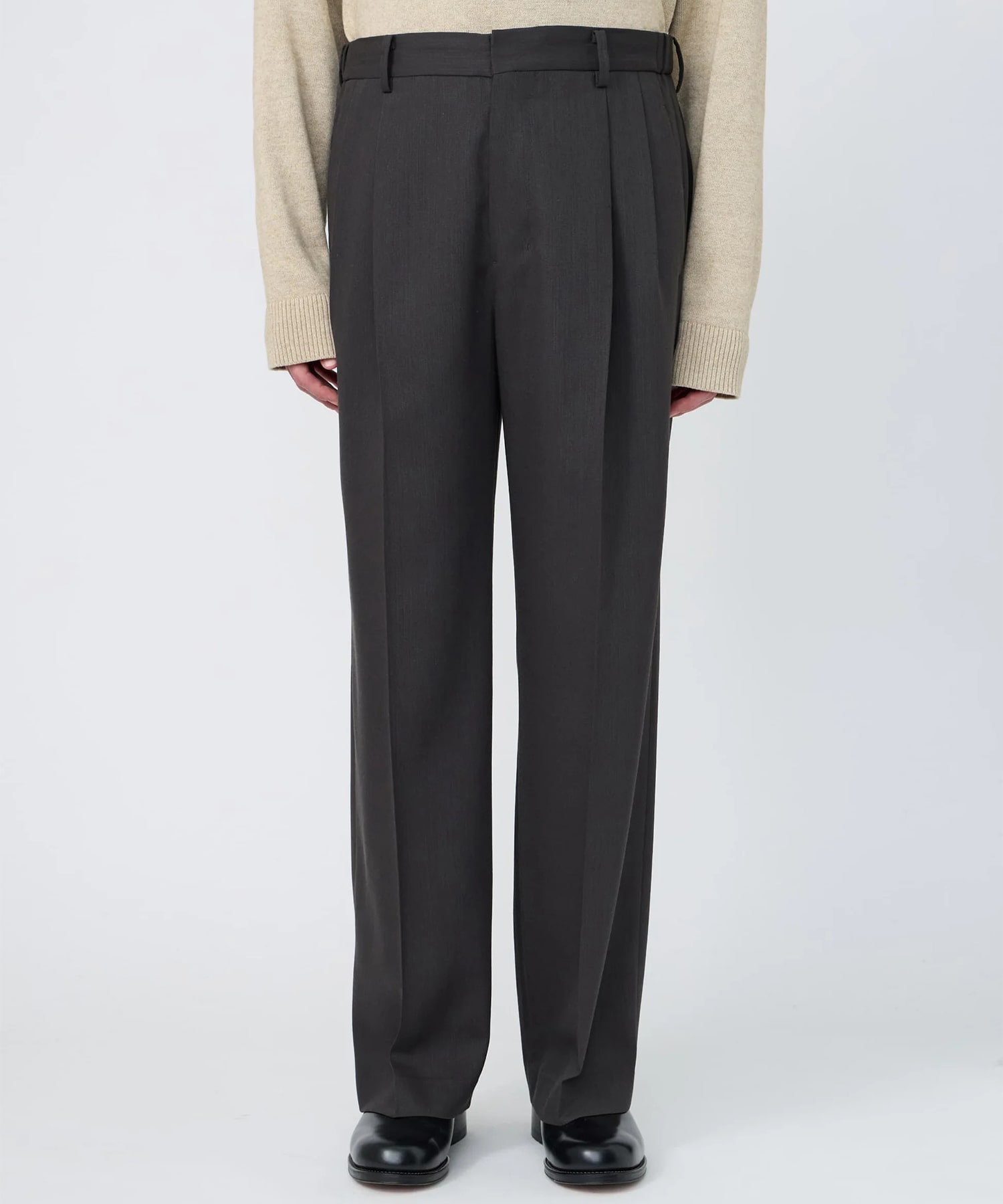 TWO-TUCKS WIDE TROUSERS