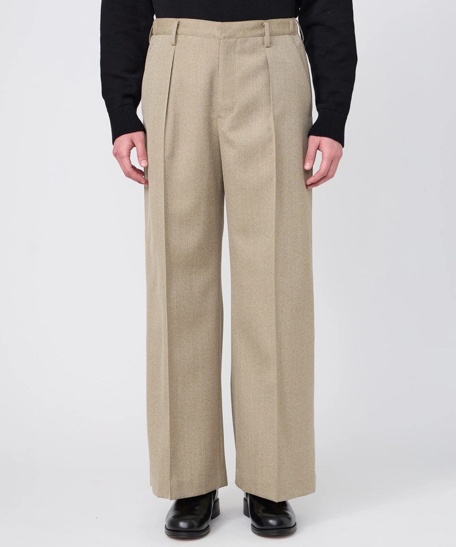 ONE-TUCK BAGGY TROUSERS