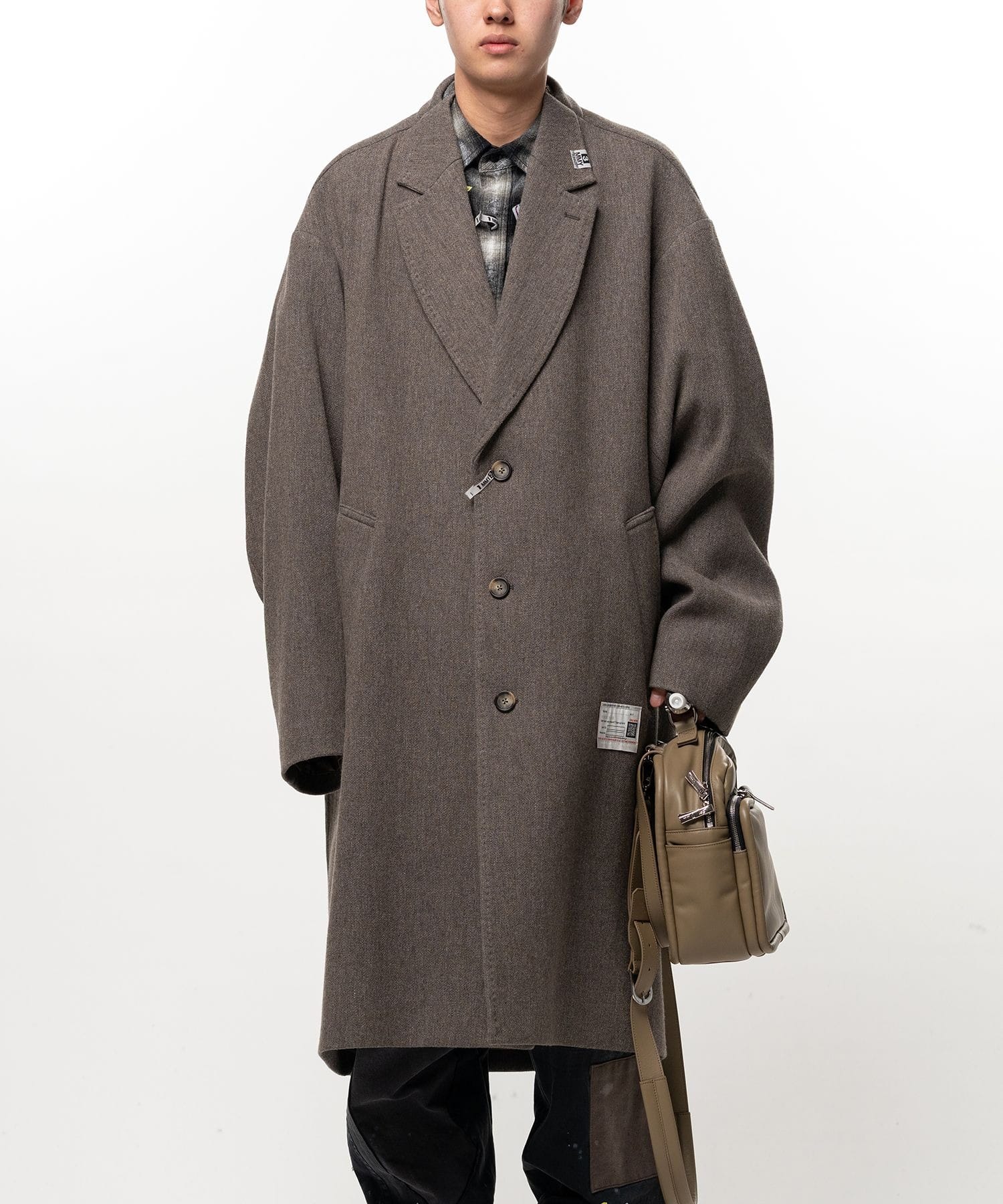 SHIFTED SHOULDER COAT