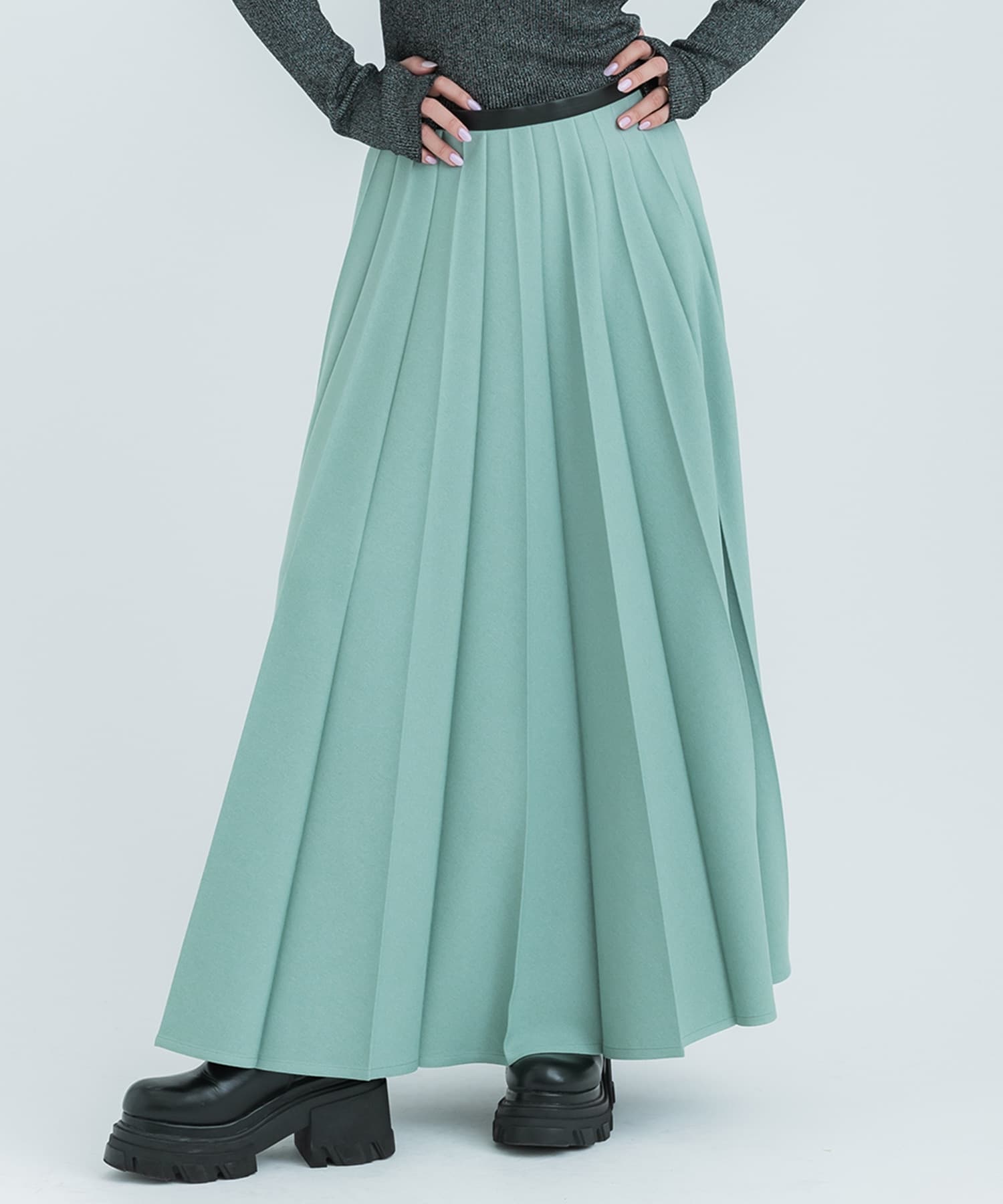 Wide Pleats Skirt