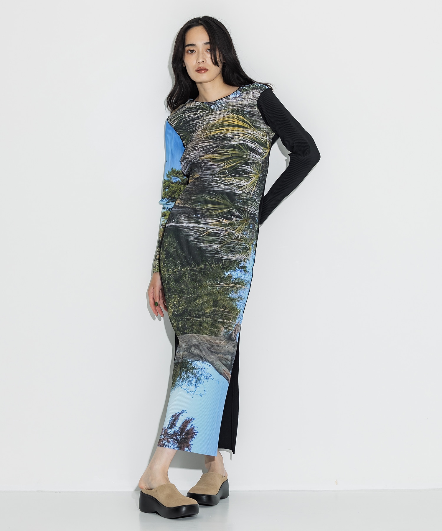 GRAPHIC WAVE DRESS