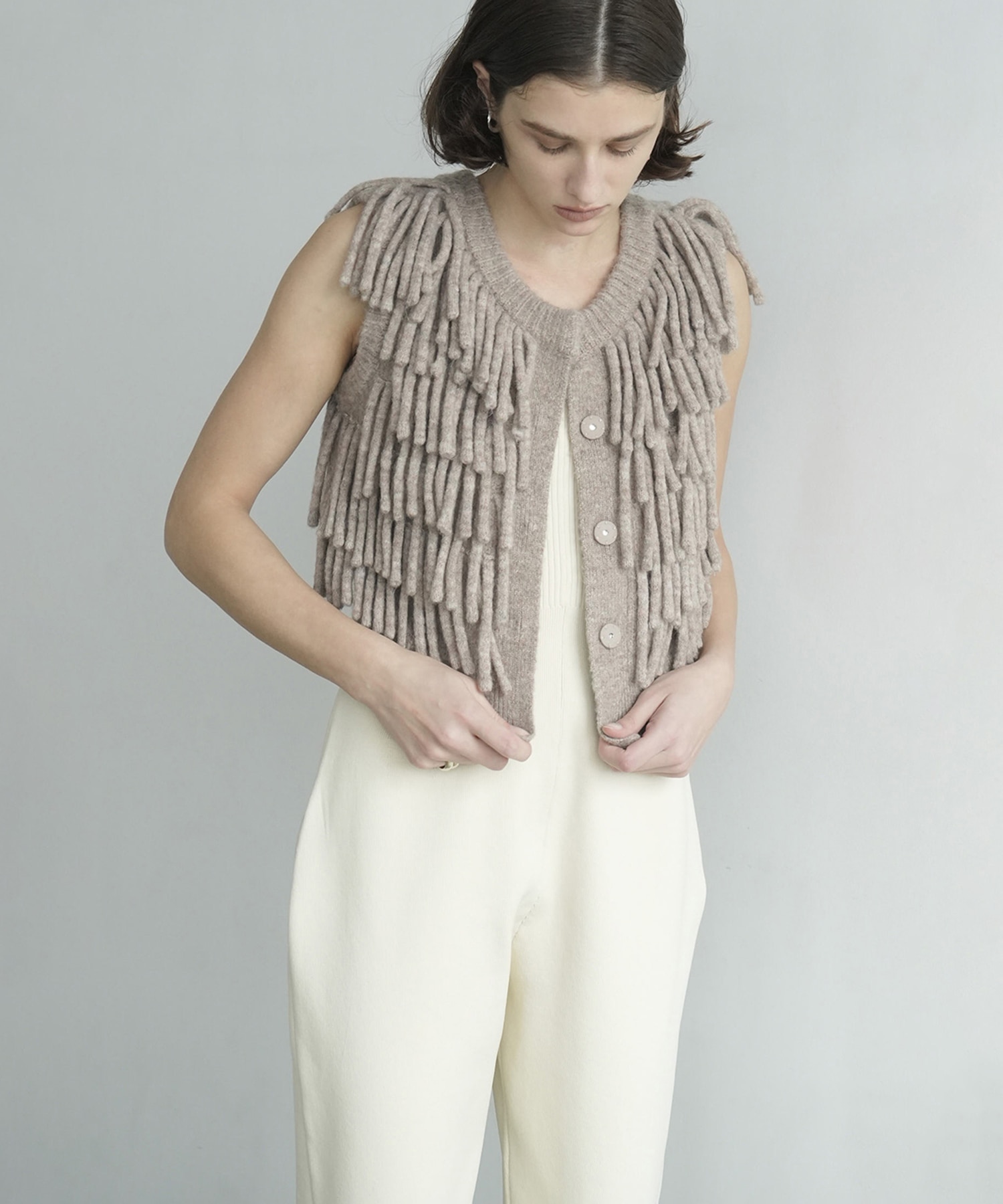 W FACE FRINGE KNIT VEST