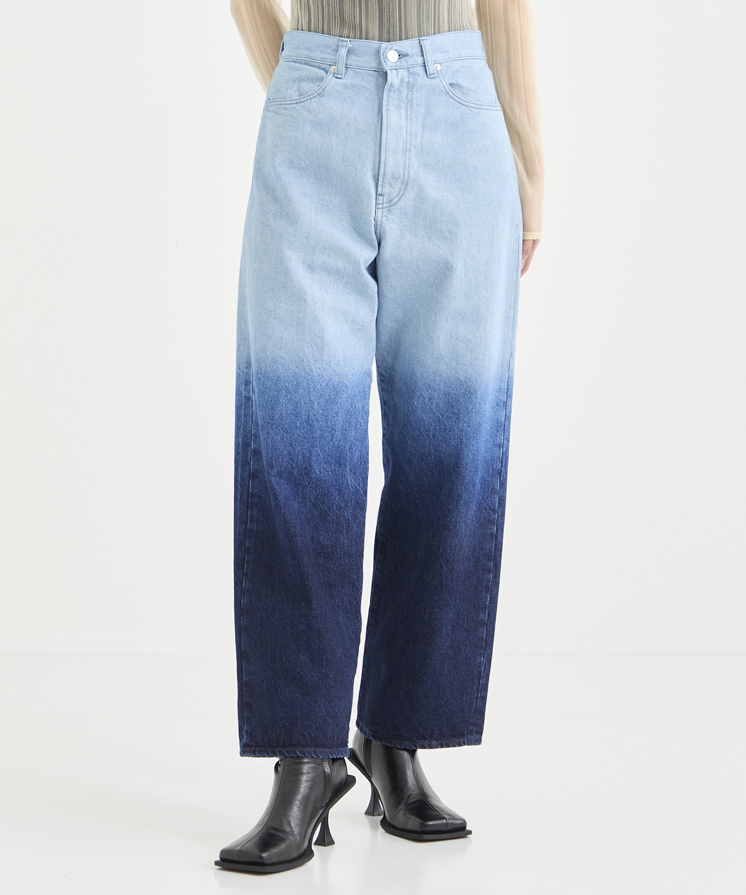 Gradation bleach denim pants