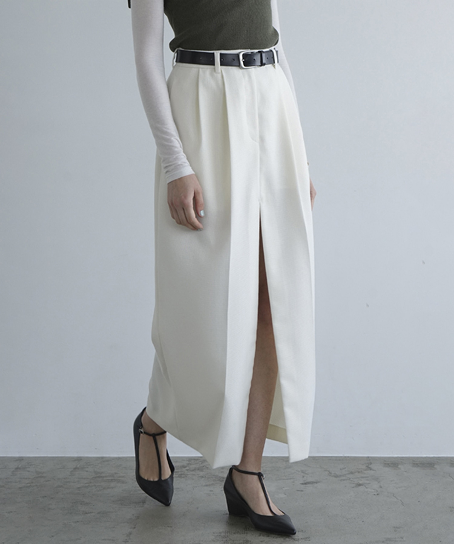 FRONT SLIT TUCK SKIRT