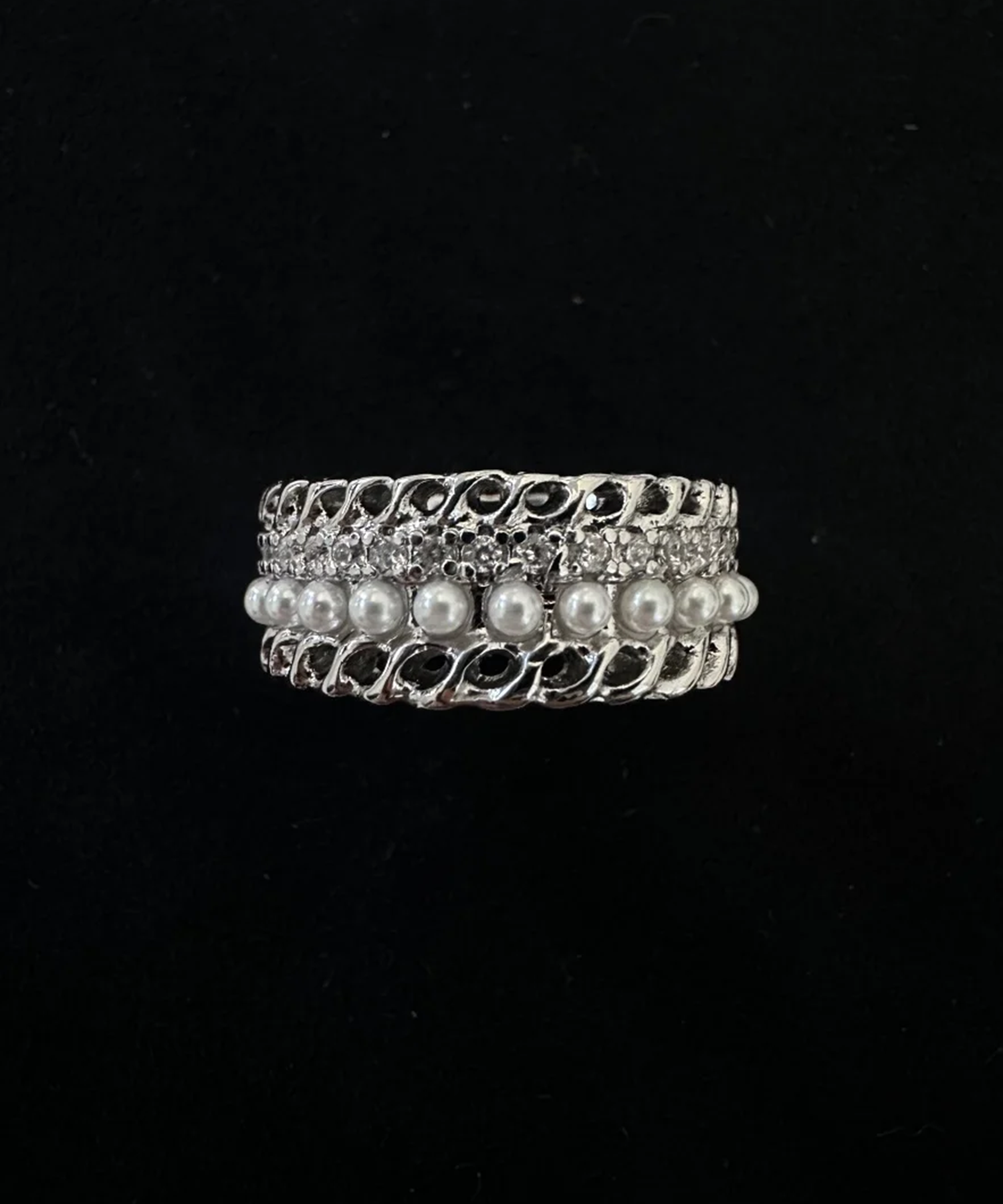 Bijoux Pearl Chain Ring