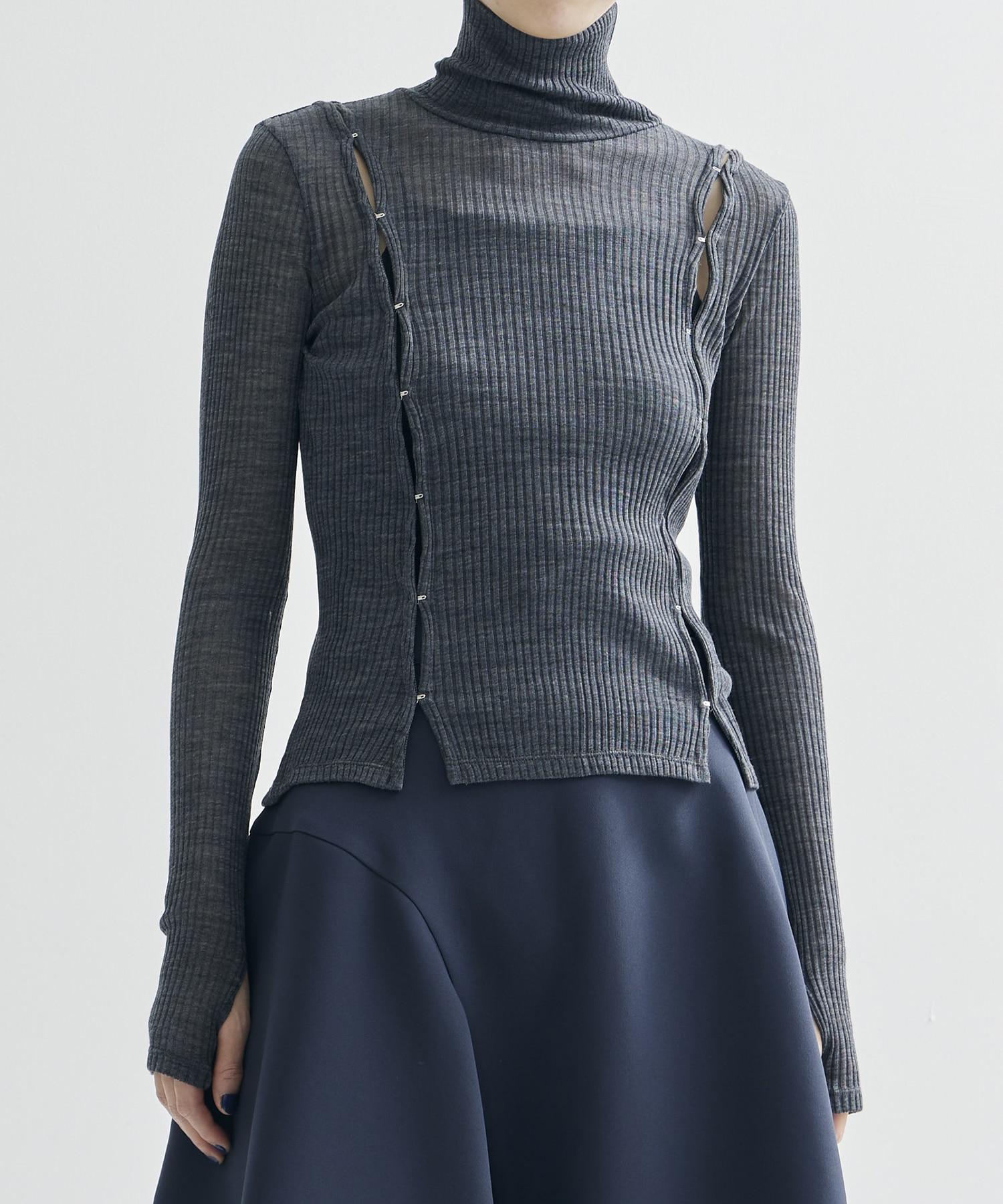 WOOL RIB HI-NECK TOP WITH HOOK