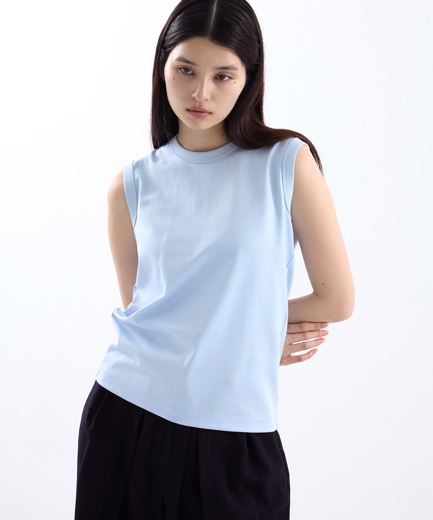 REFINA SLEEVELESS T-SHIRT