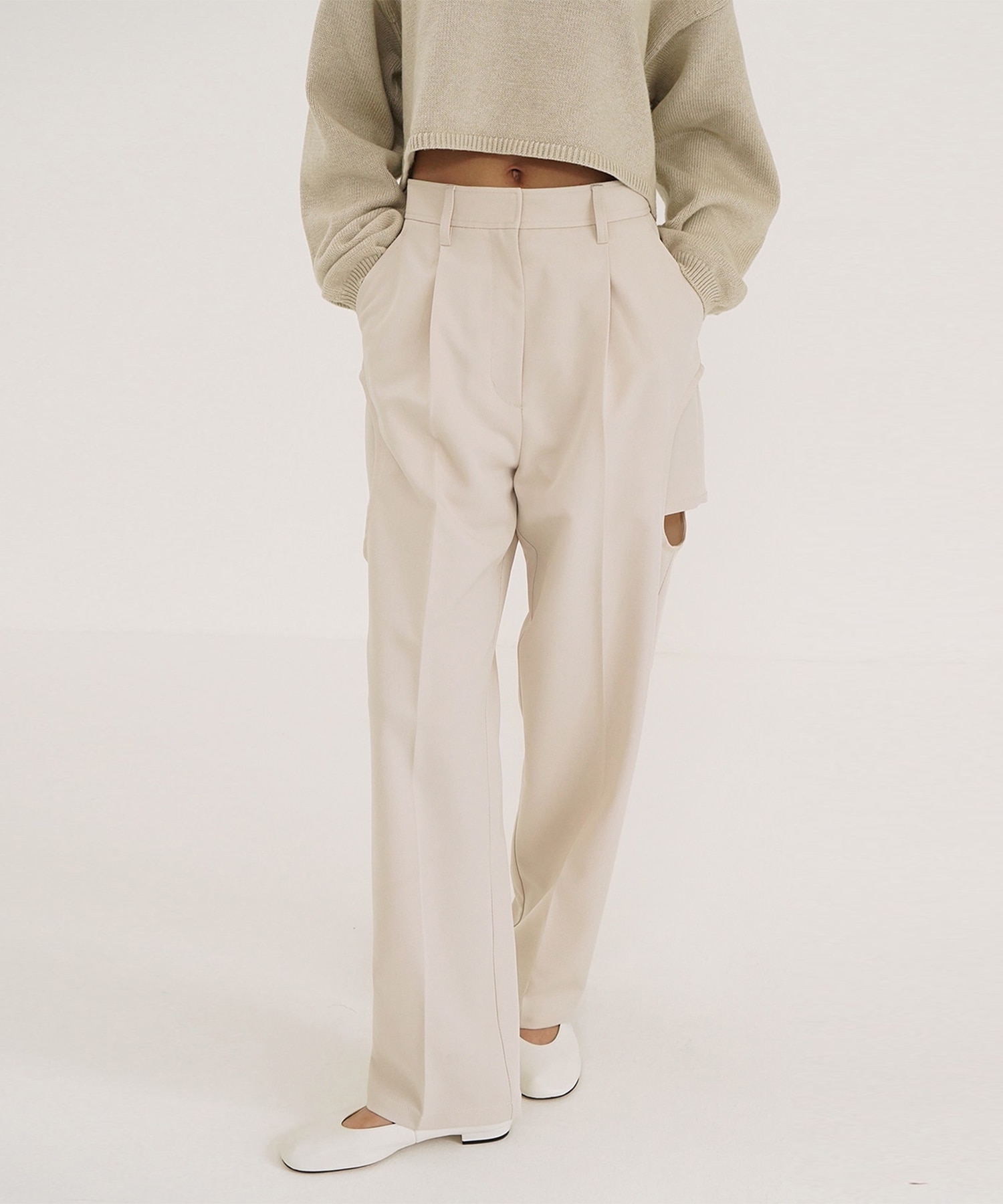 SIDE CIRCLE CUT PANTS