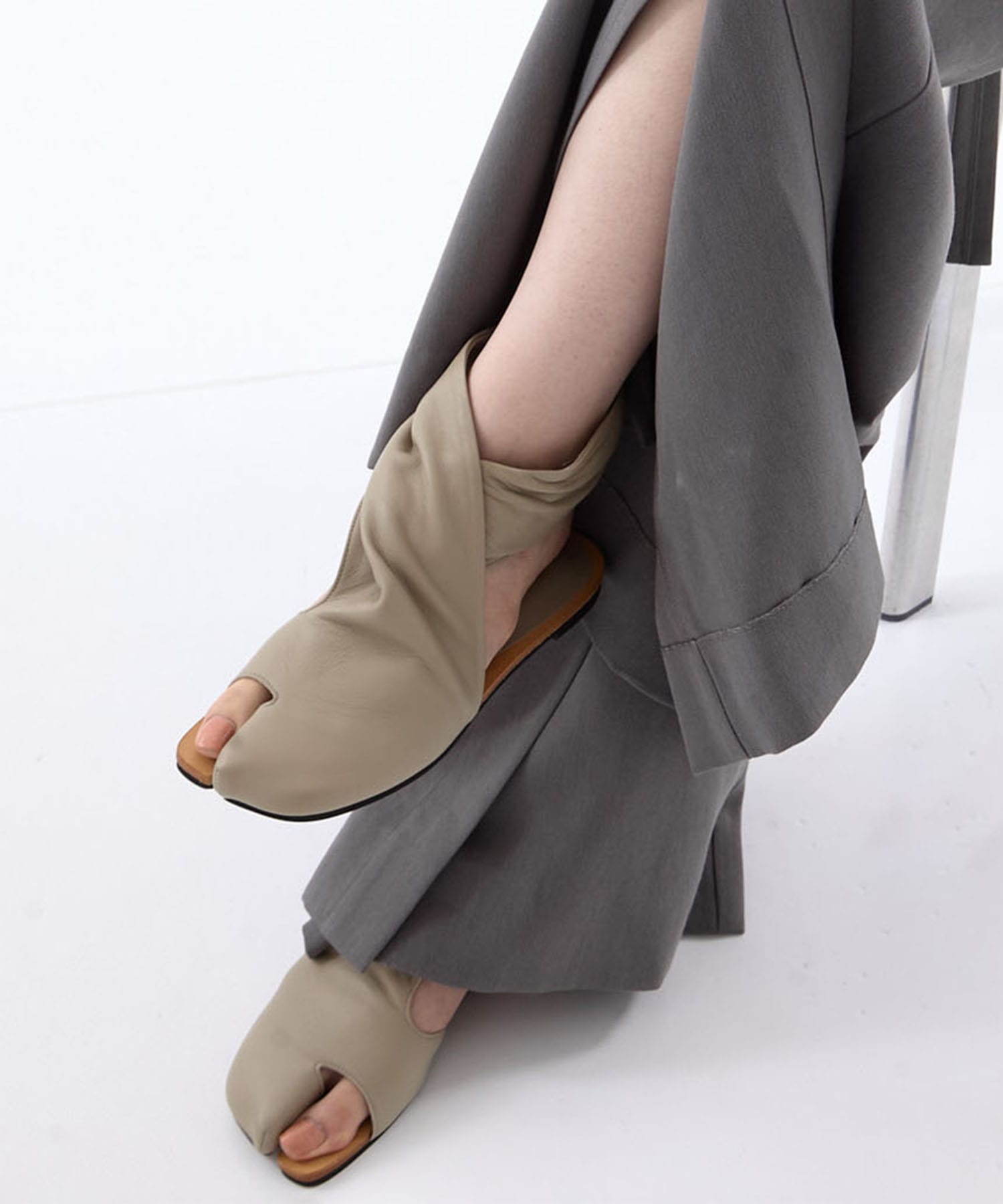 Sheep Leather Tabi Sandals
