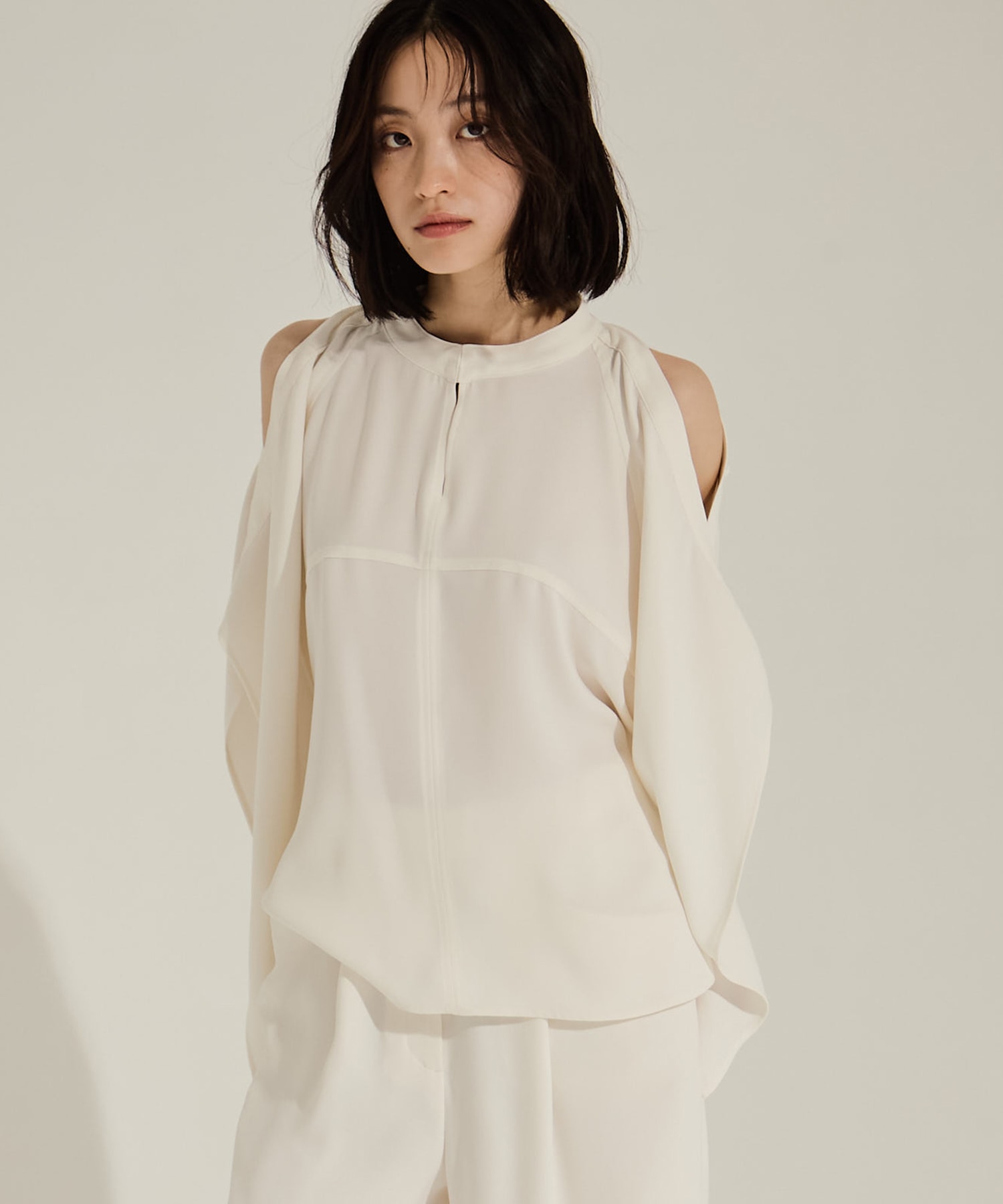 BACK SATIN DRAPE BLOUSE