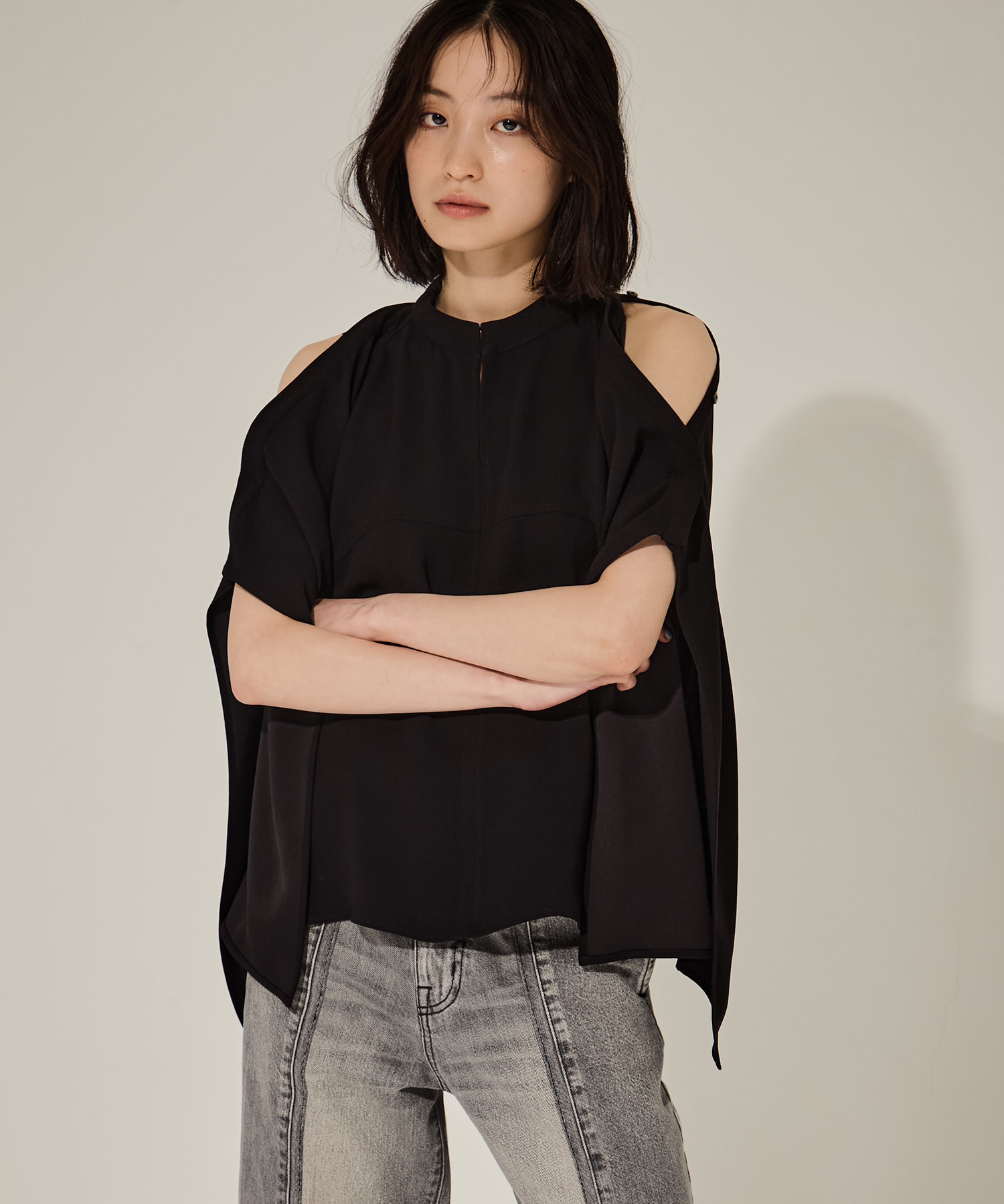 BACK SATIN DRAPE BLOUSE