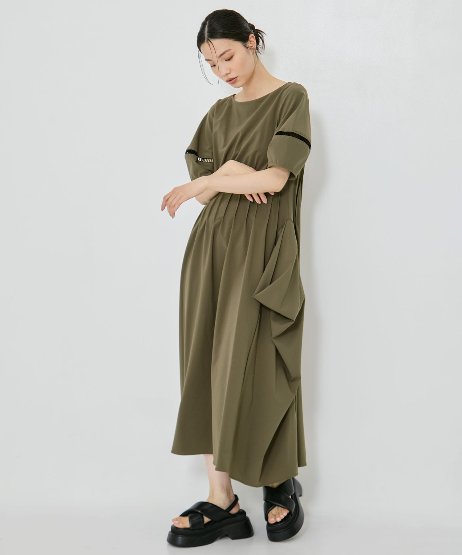 PIN TUCK VOLIME SLEEVE DRESS