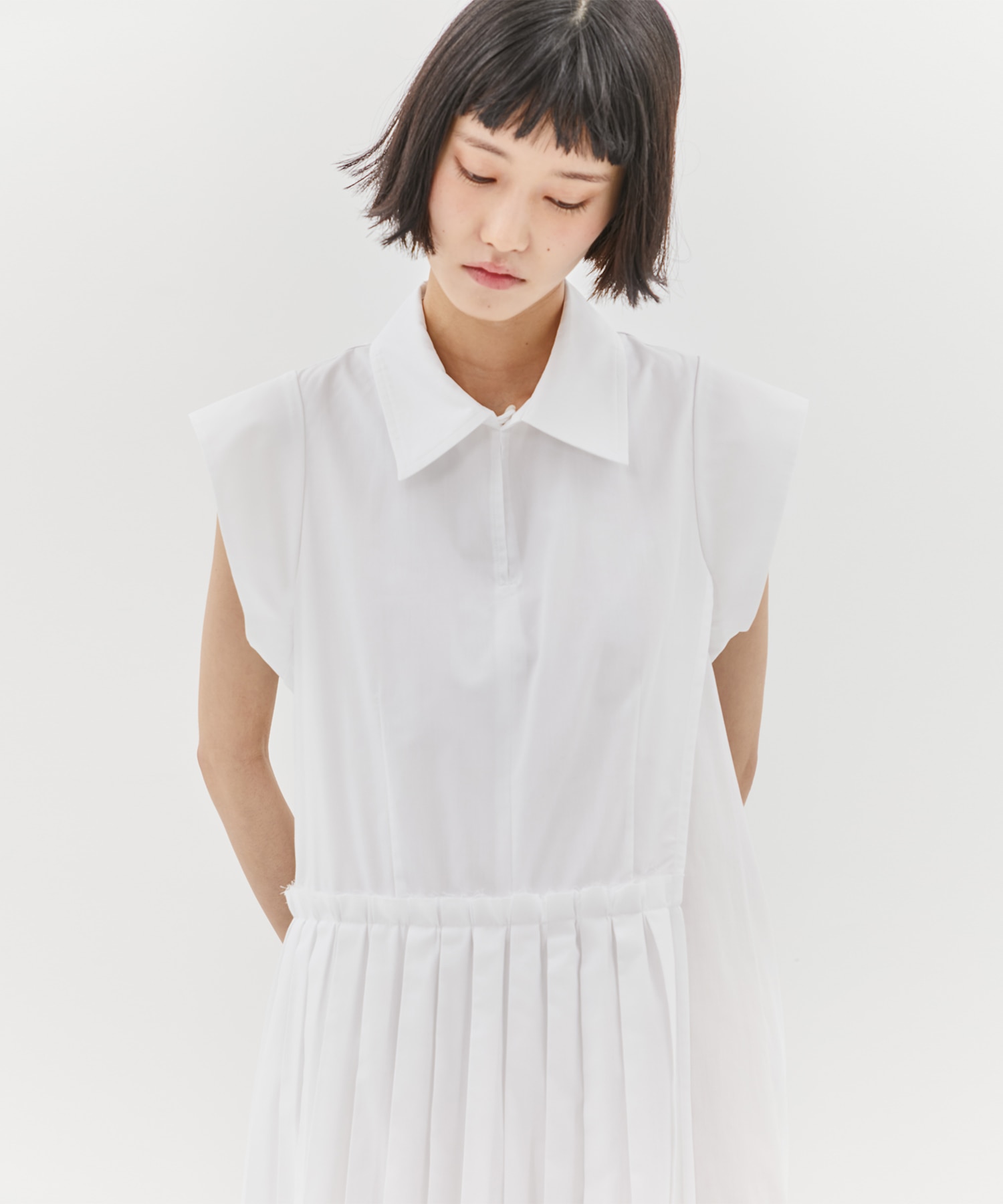 Asymmetry pleats one-piece