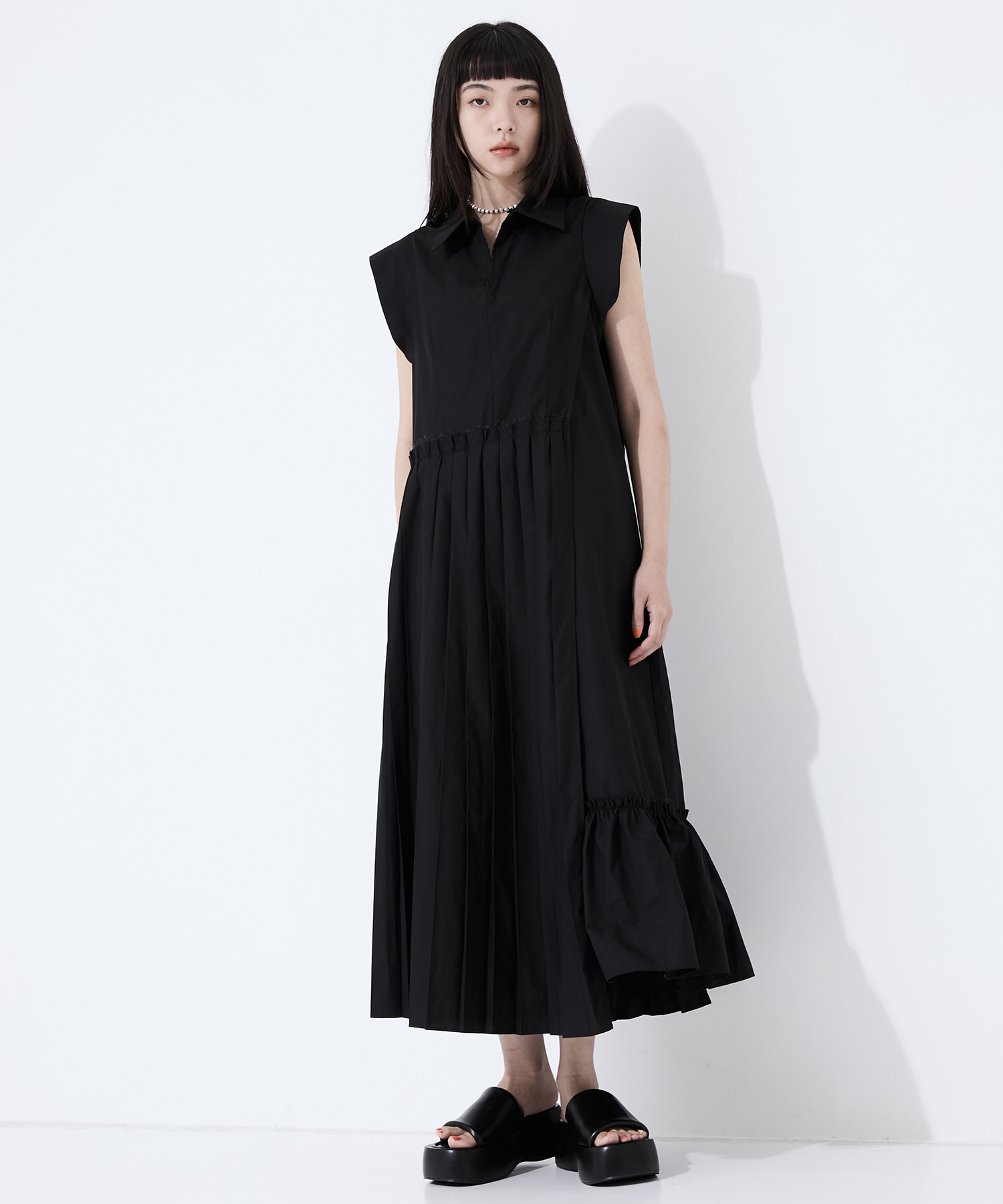 Asymmetry pleats one-piece