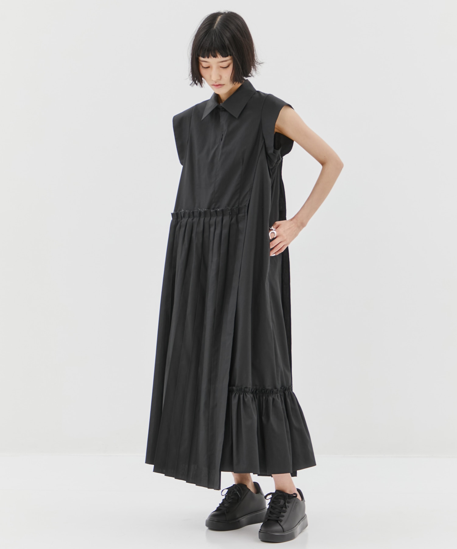 Asymmetry pleats one-piece