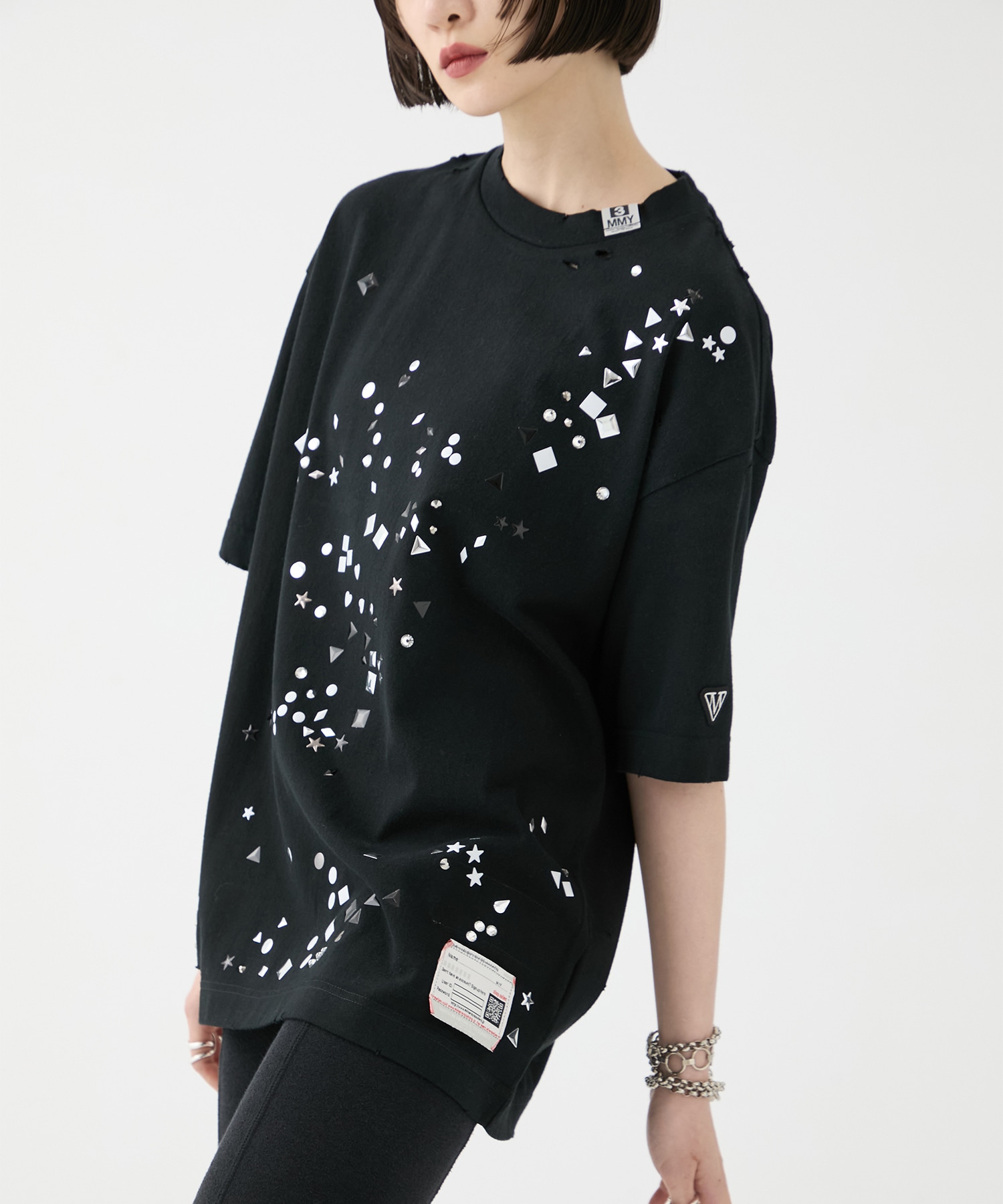 EMBELLISHED DISTRESSED TEE