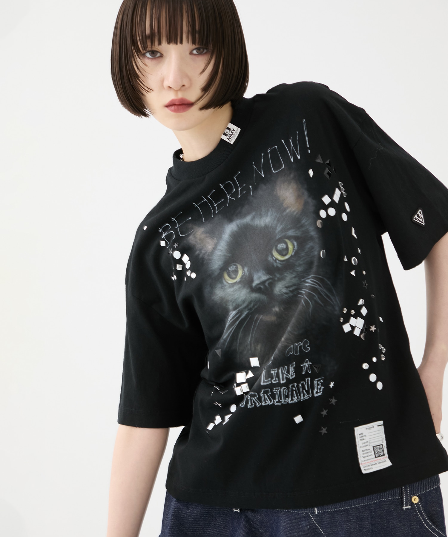 EMBELLISHED DISTRESSED TEE