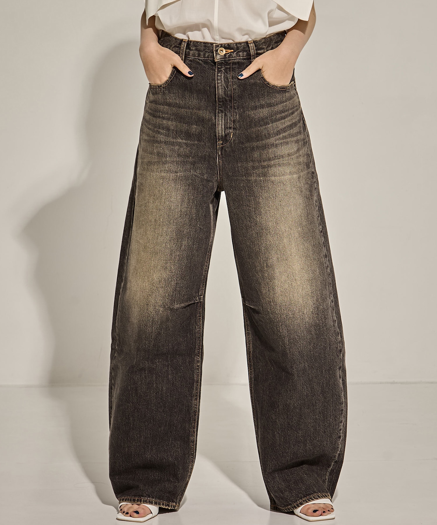 Damaged Barrel Leg Jeans