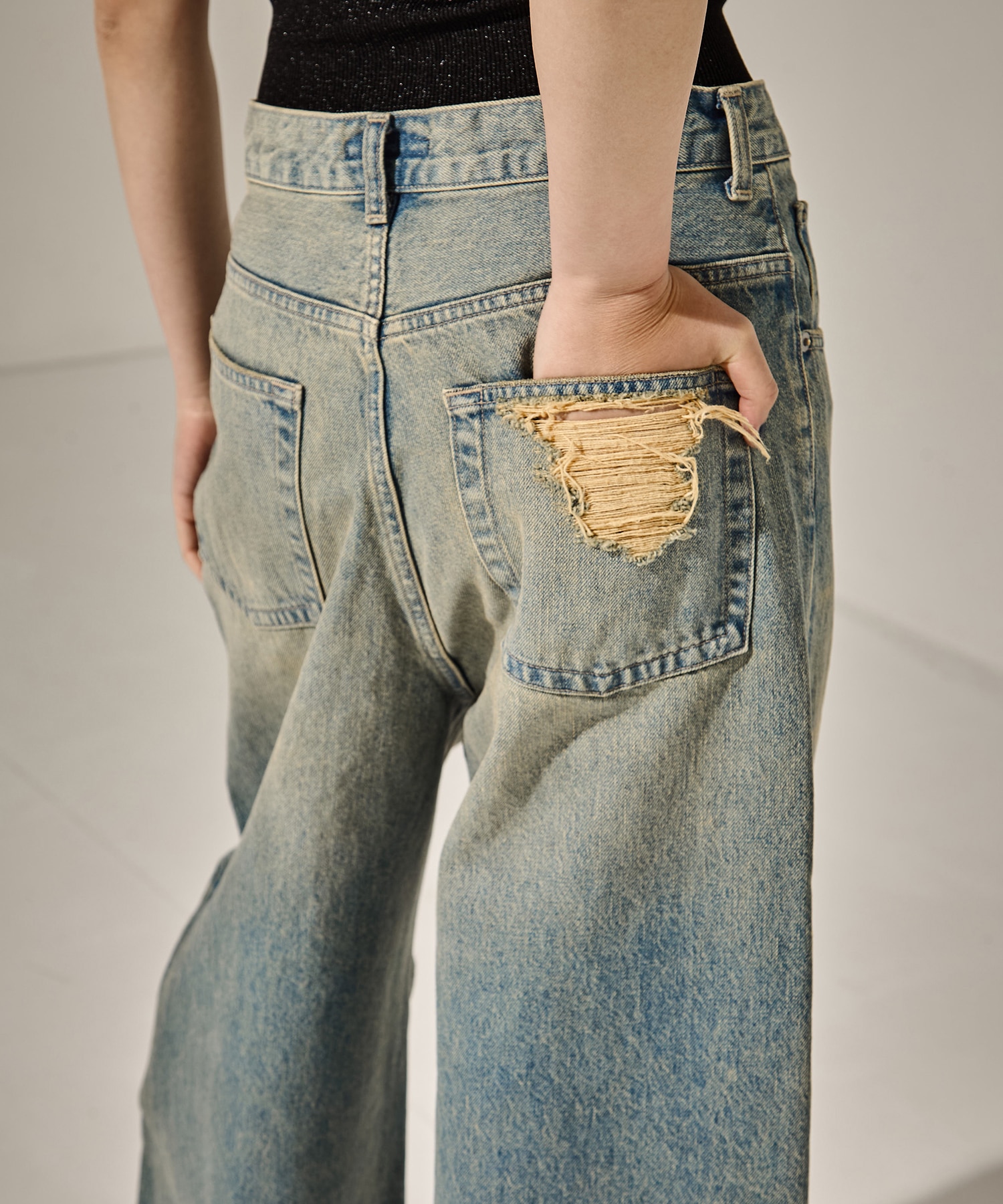 Damaged Barrel Leg Jeans