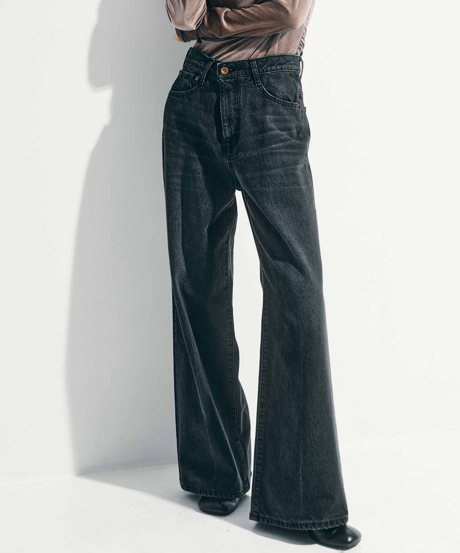 Semi Flare Dyed Jeans