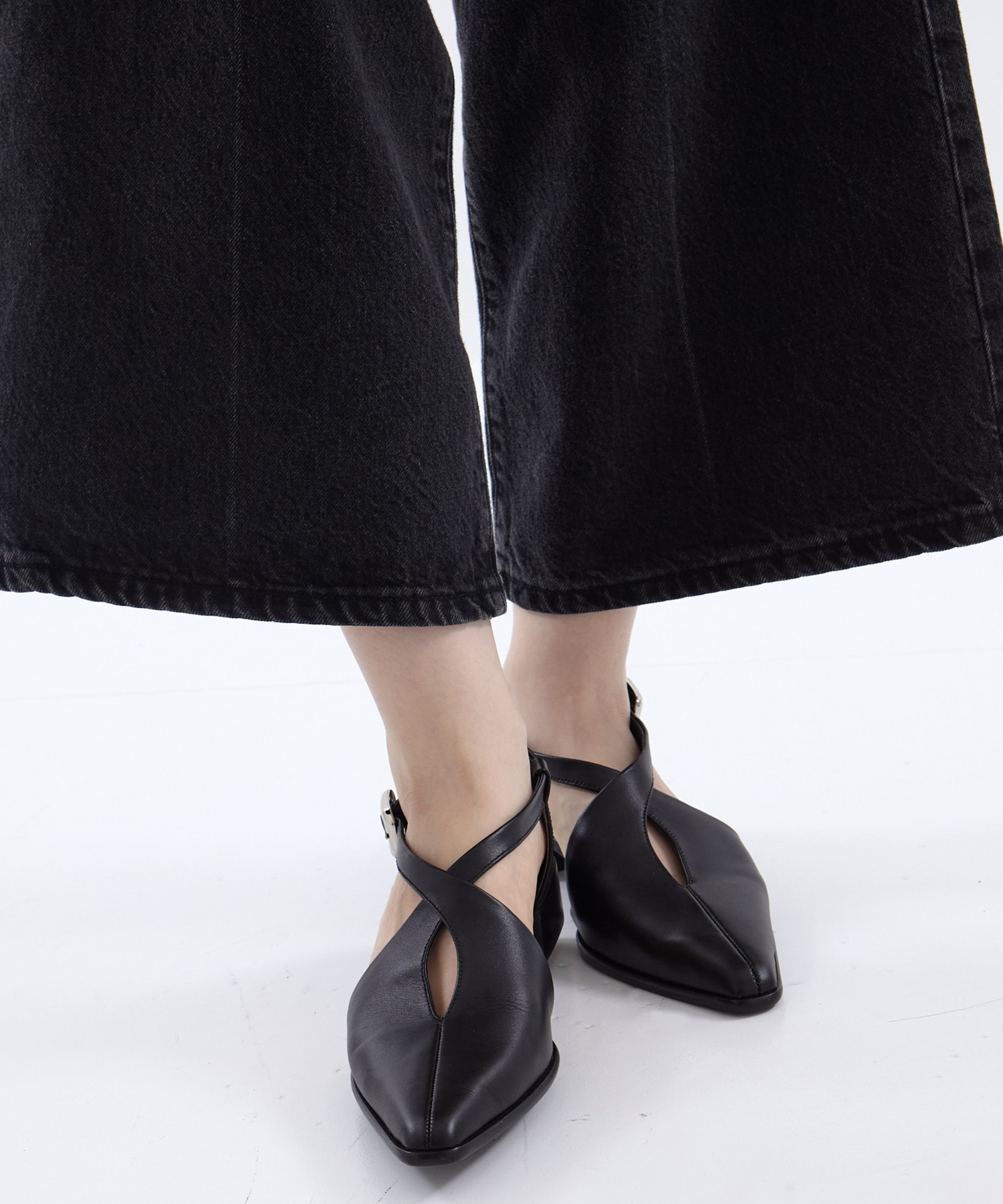 EIN LEATHER PUMPS