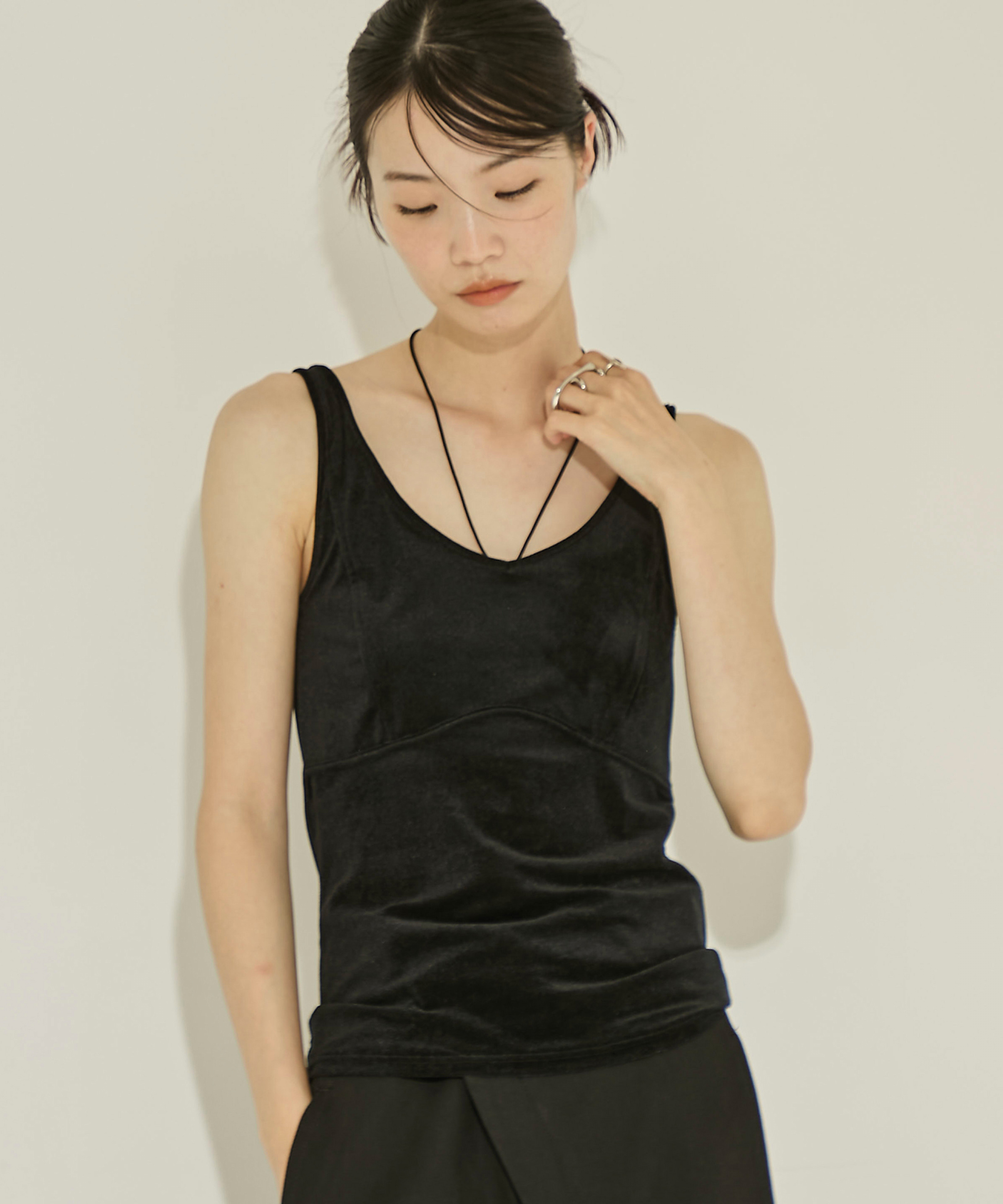 VELOUR CUPIN HALTER　NECK CAMISOLE