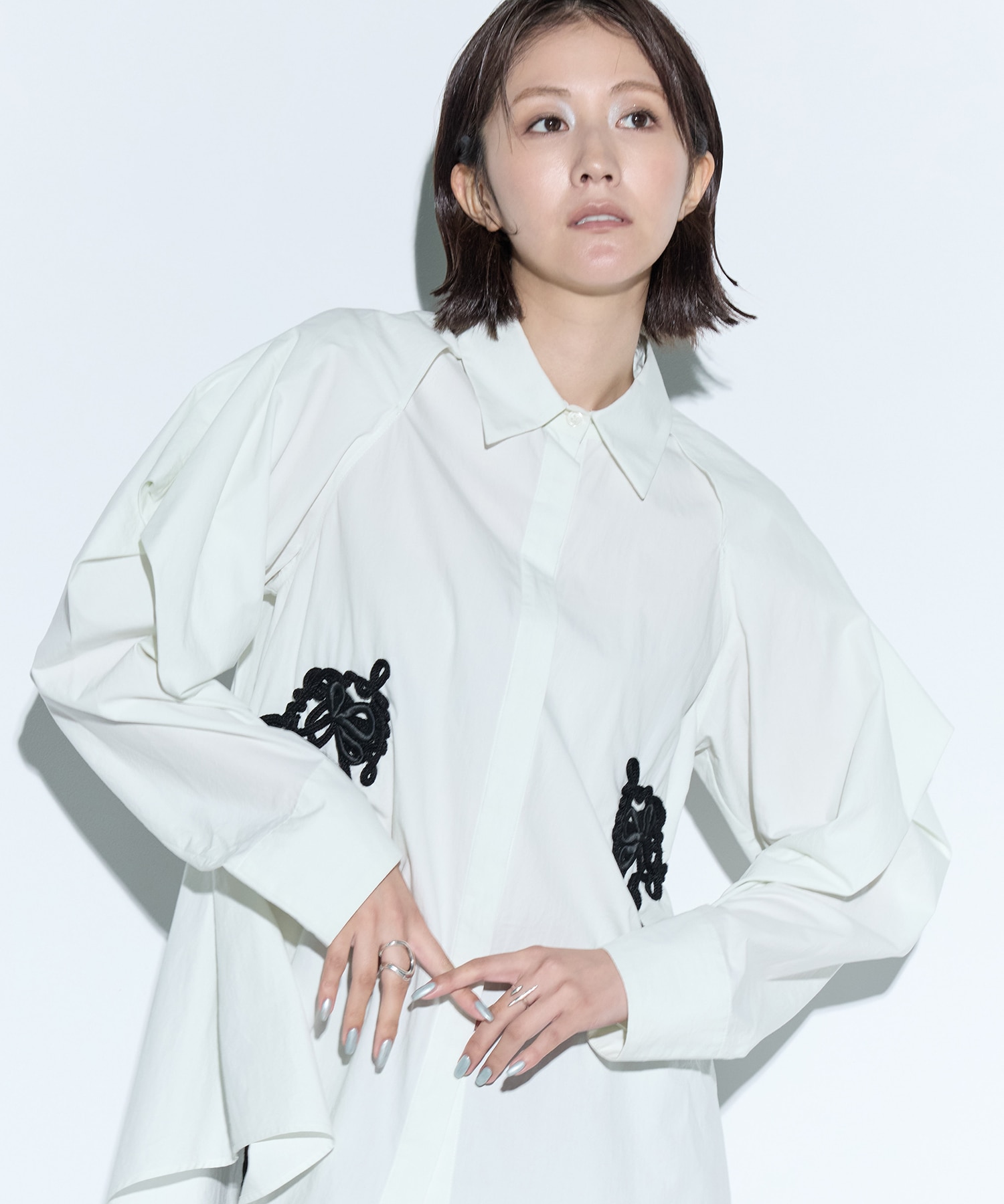 Trillium embroidered shirt