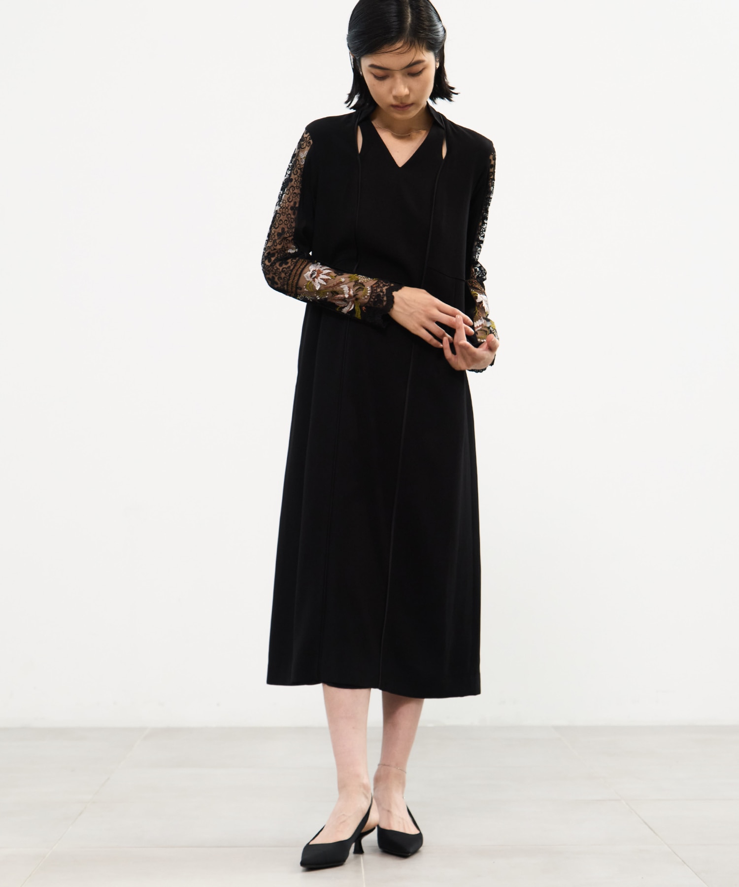 Petal collar lace dress