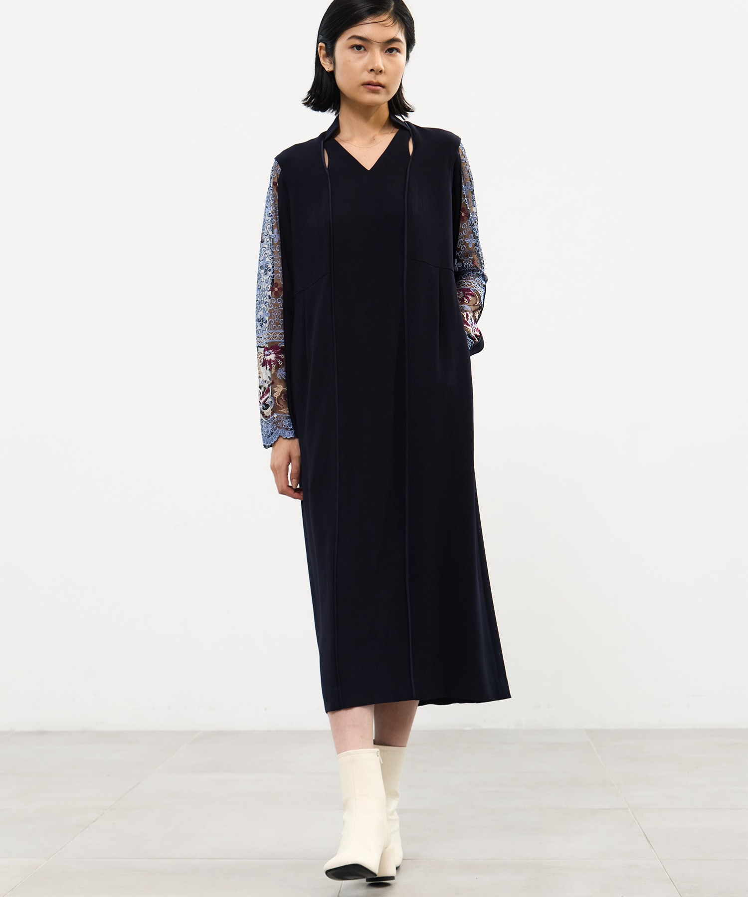 Petal collar lace dress