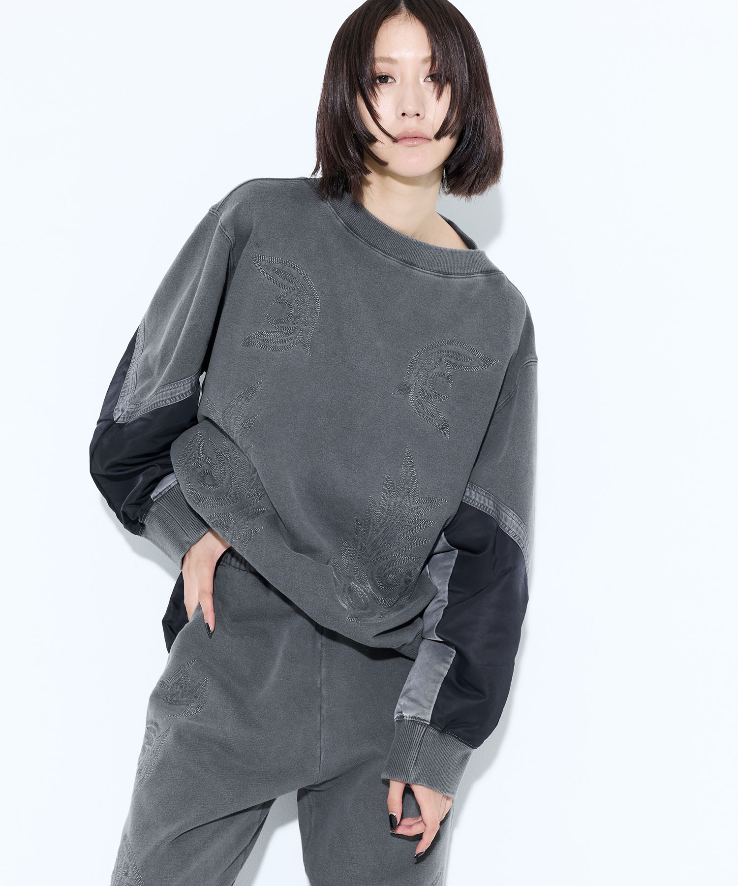 Embroidery sweatshirt