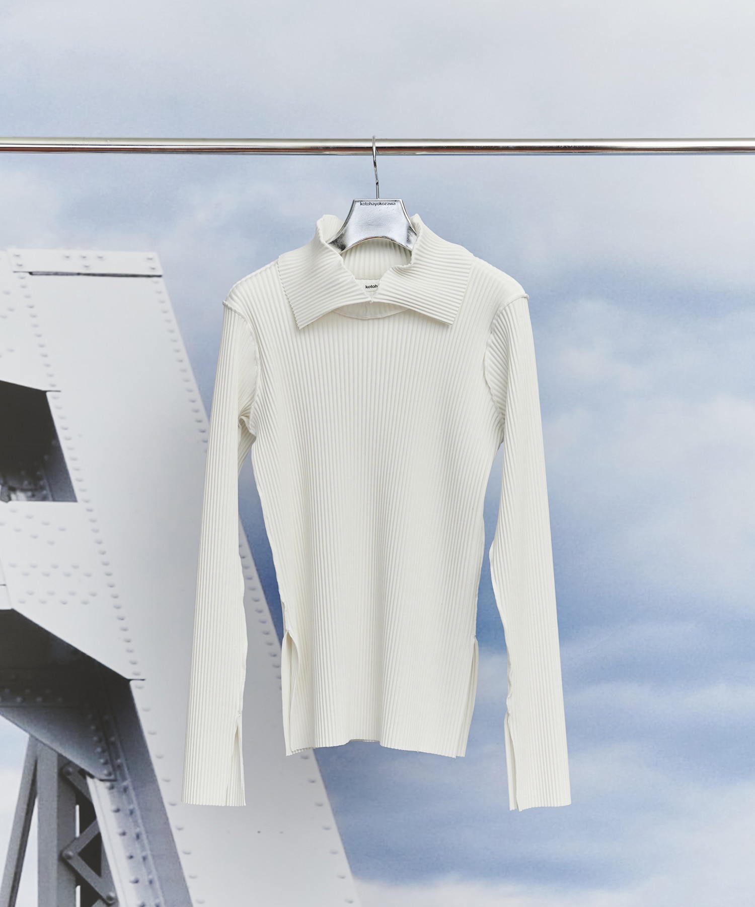 CRISP HIGH NECK TOP