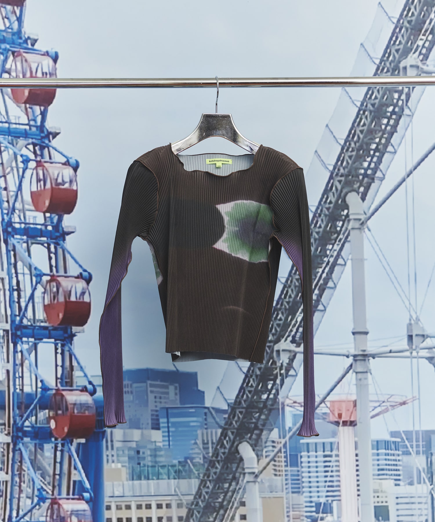 GRAPHIC TINY TOP
