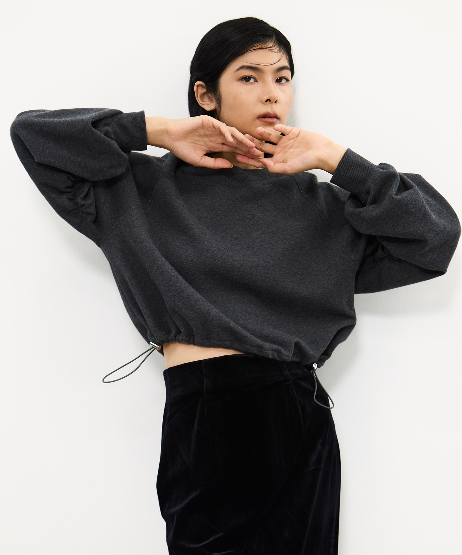 DRAWSTRING GATHER SLEEVE SWEAT SHIRT