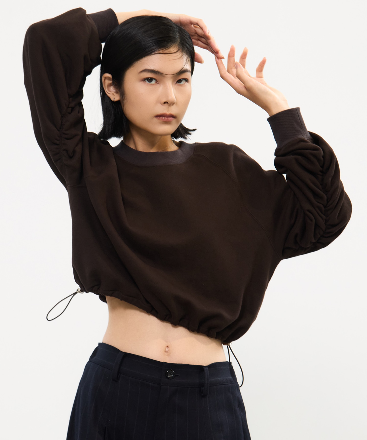 DRAWSTRING GATHER SLEEVE SWEAT SHIRT