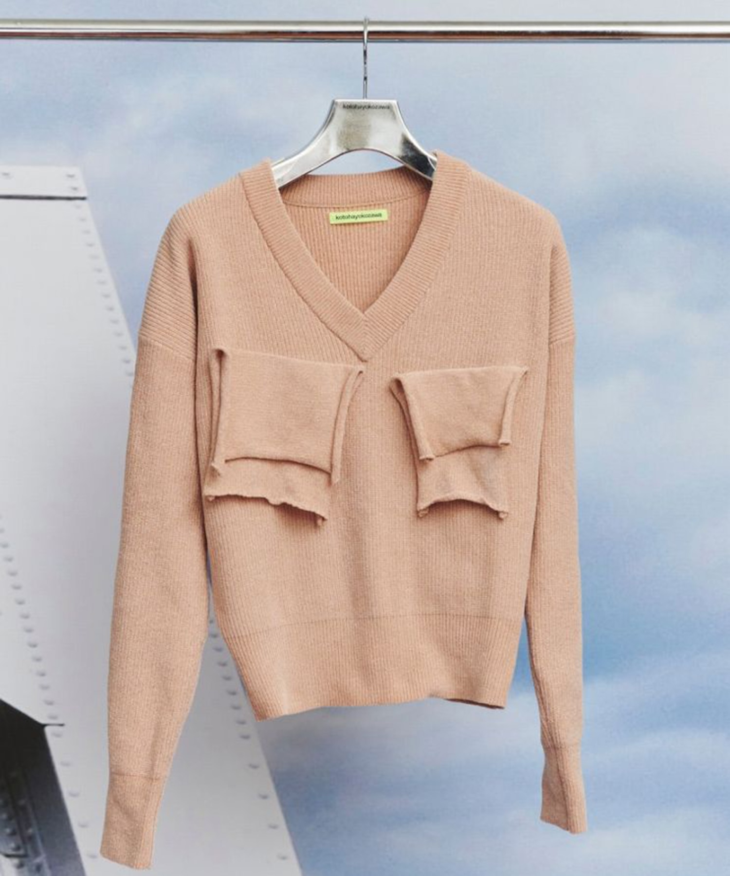T*D* V-NECK KNIT TOP