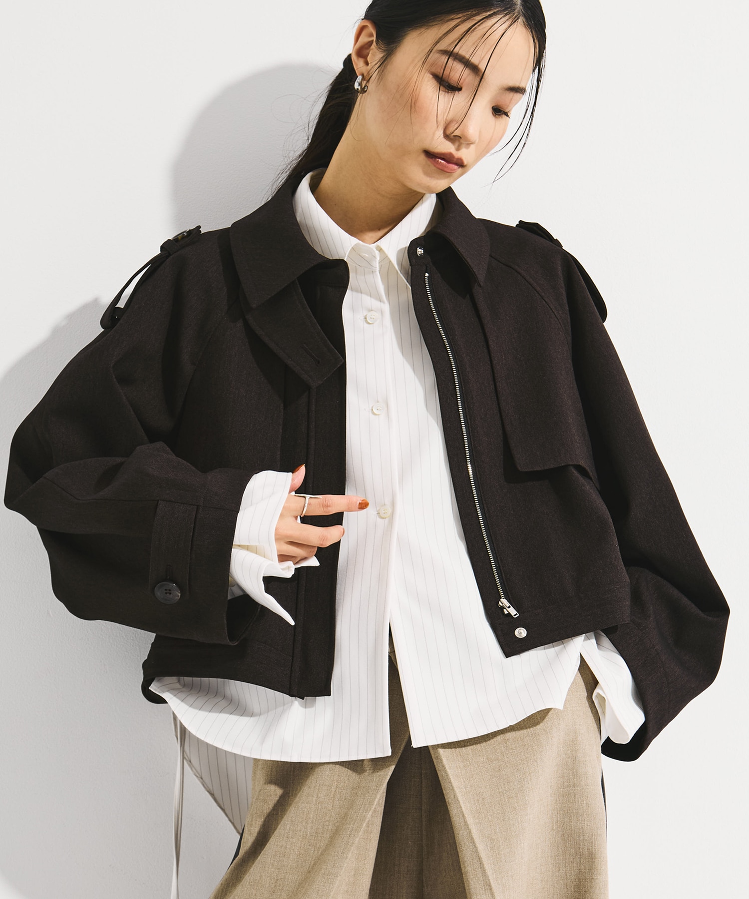 BACK GATHER SHORT TRENCH BLOUSON