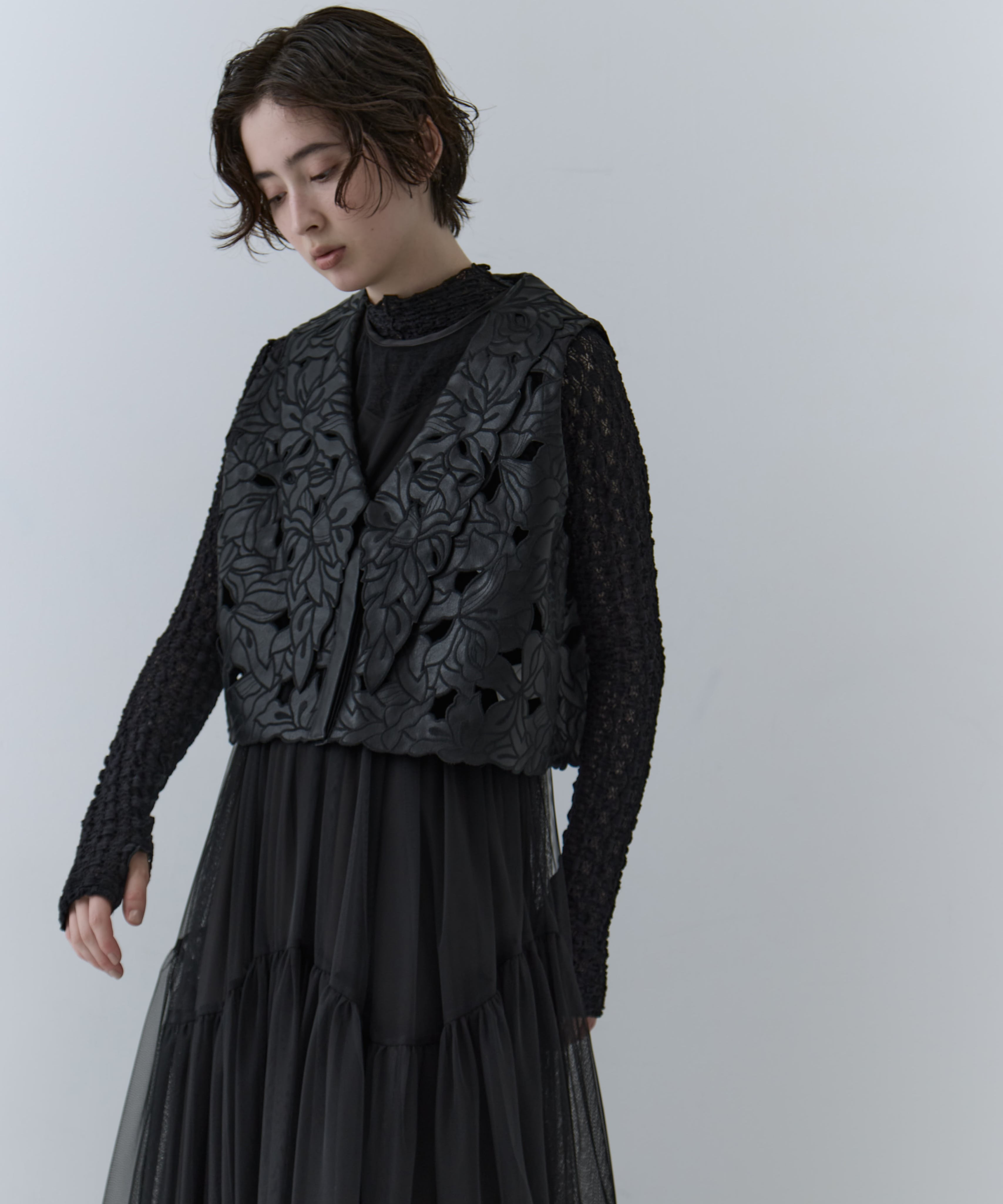 UND LACE CUTWORK VEST　TOP