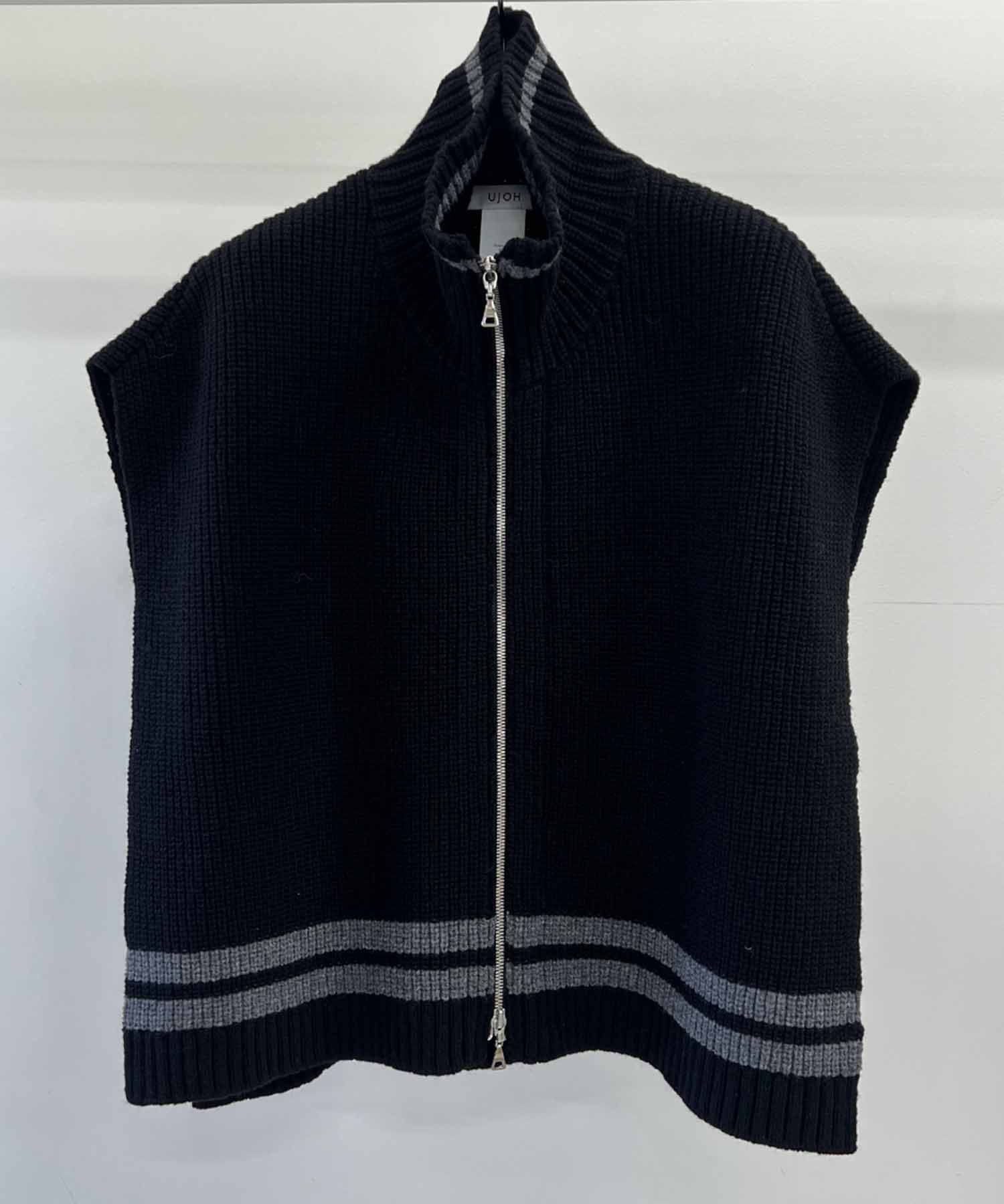 Lines Hight Neck Knit Vest