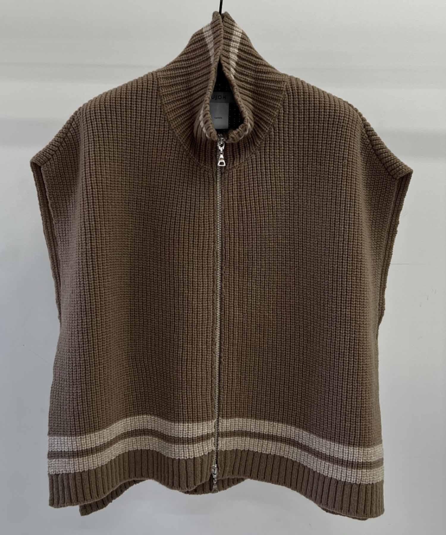 Lines Hight Neck Knit Vest