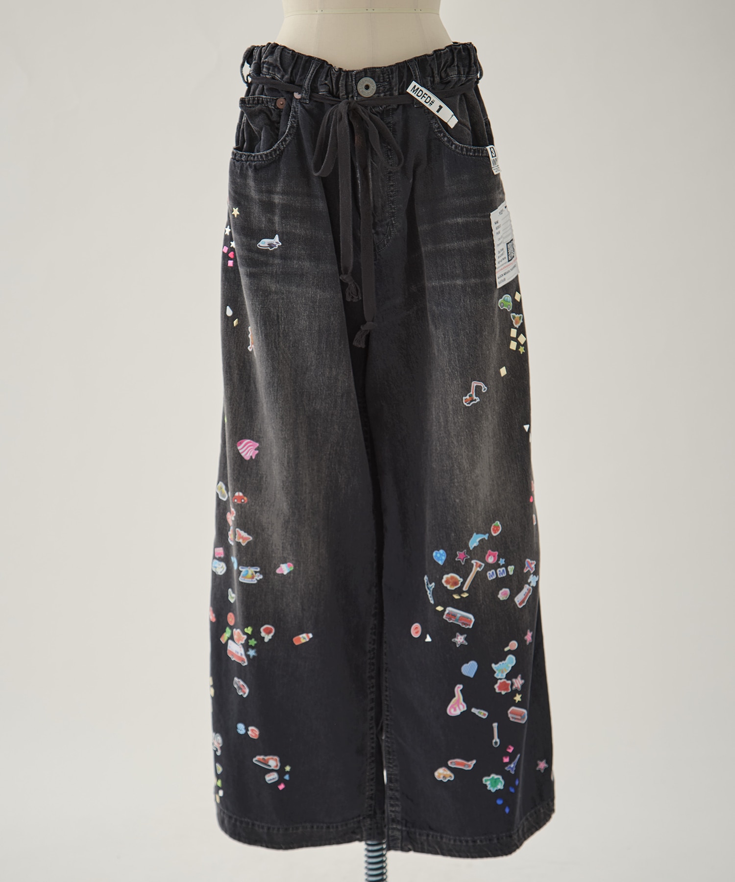DENIM HUGE DETAIL PANTS w KIDS STICKER