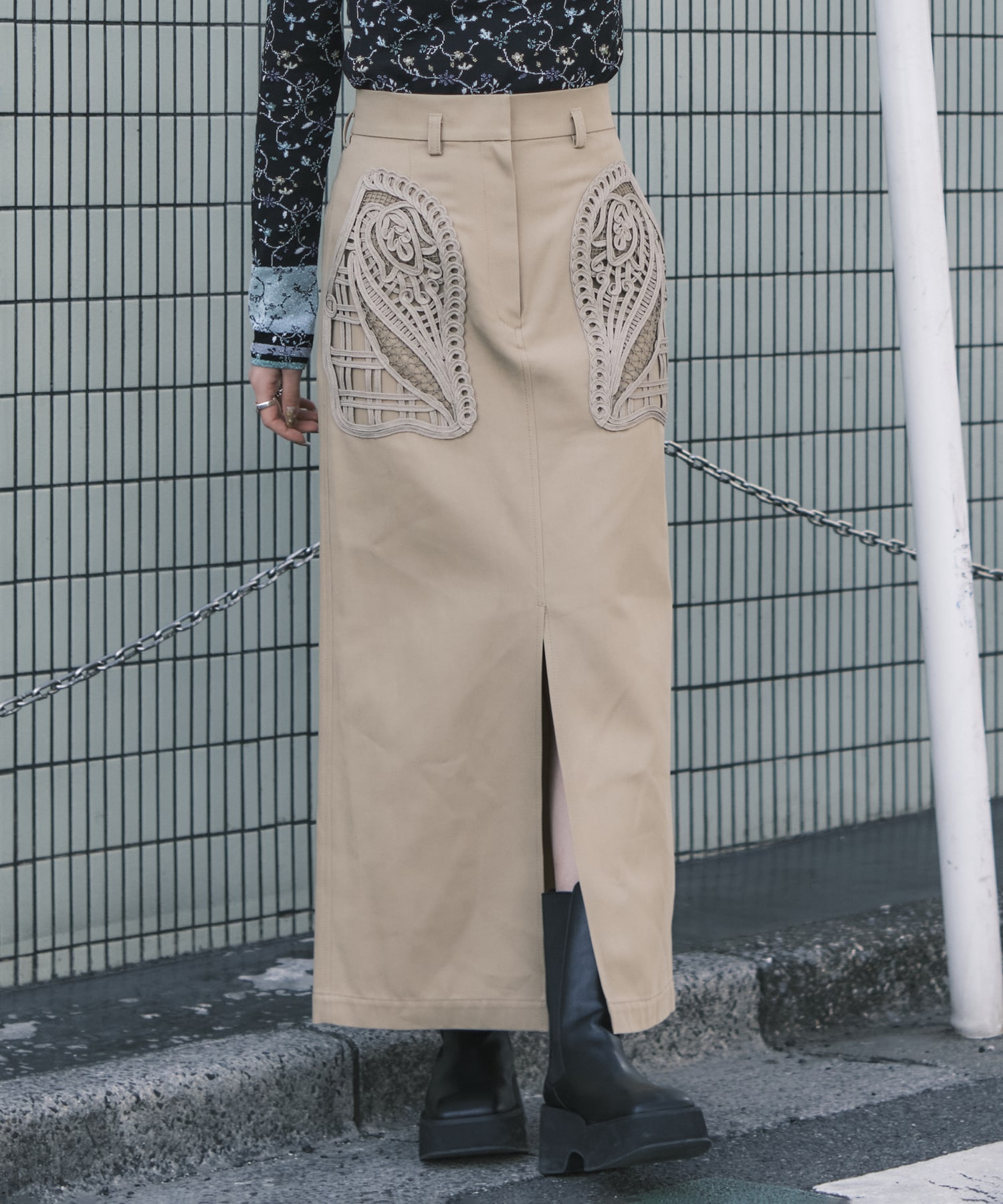 Cording Embroidery Detailed I-line Skirt