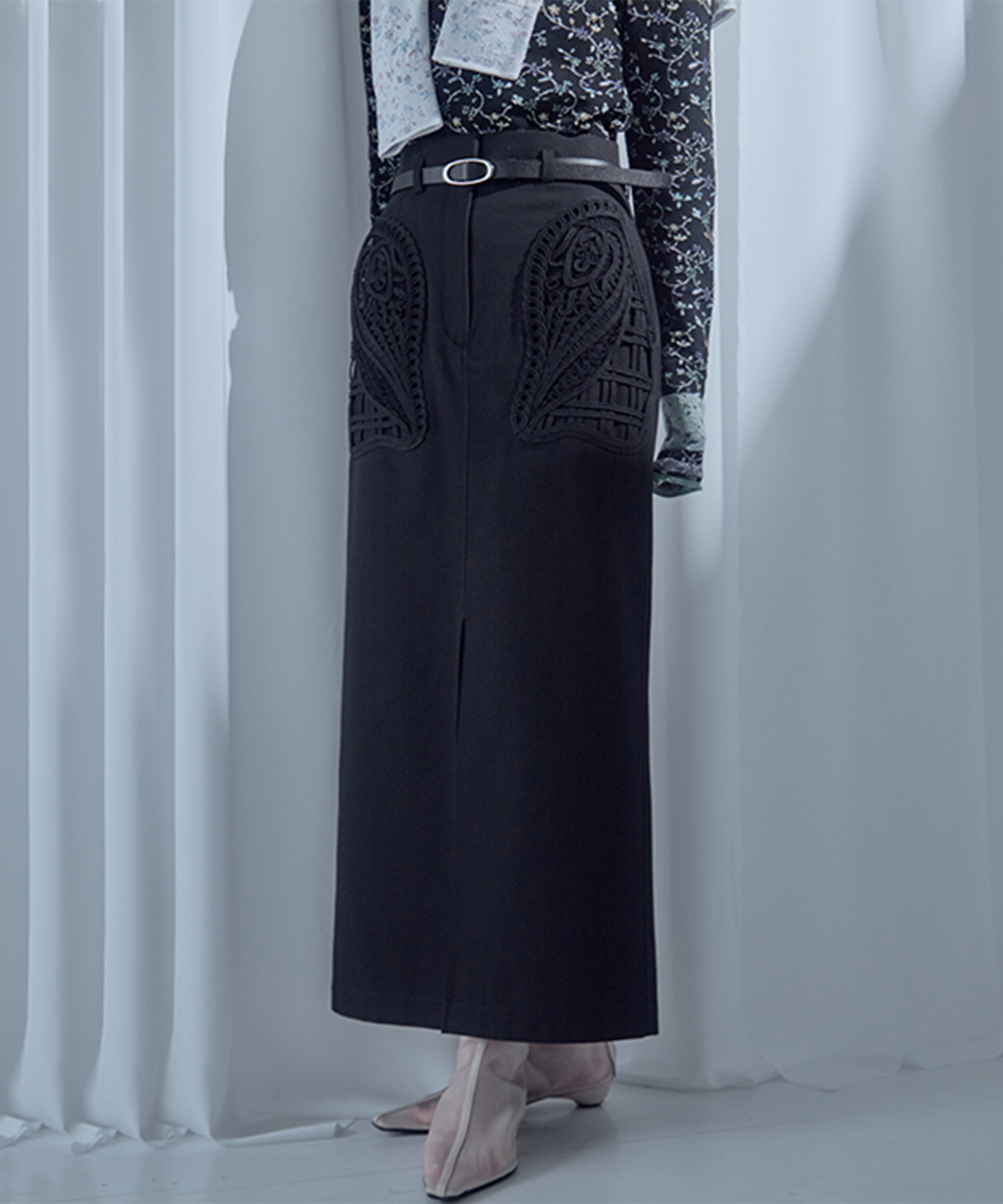 別注Cording Embroidery Detailed I-line Skirt